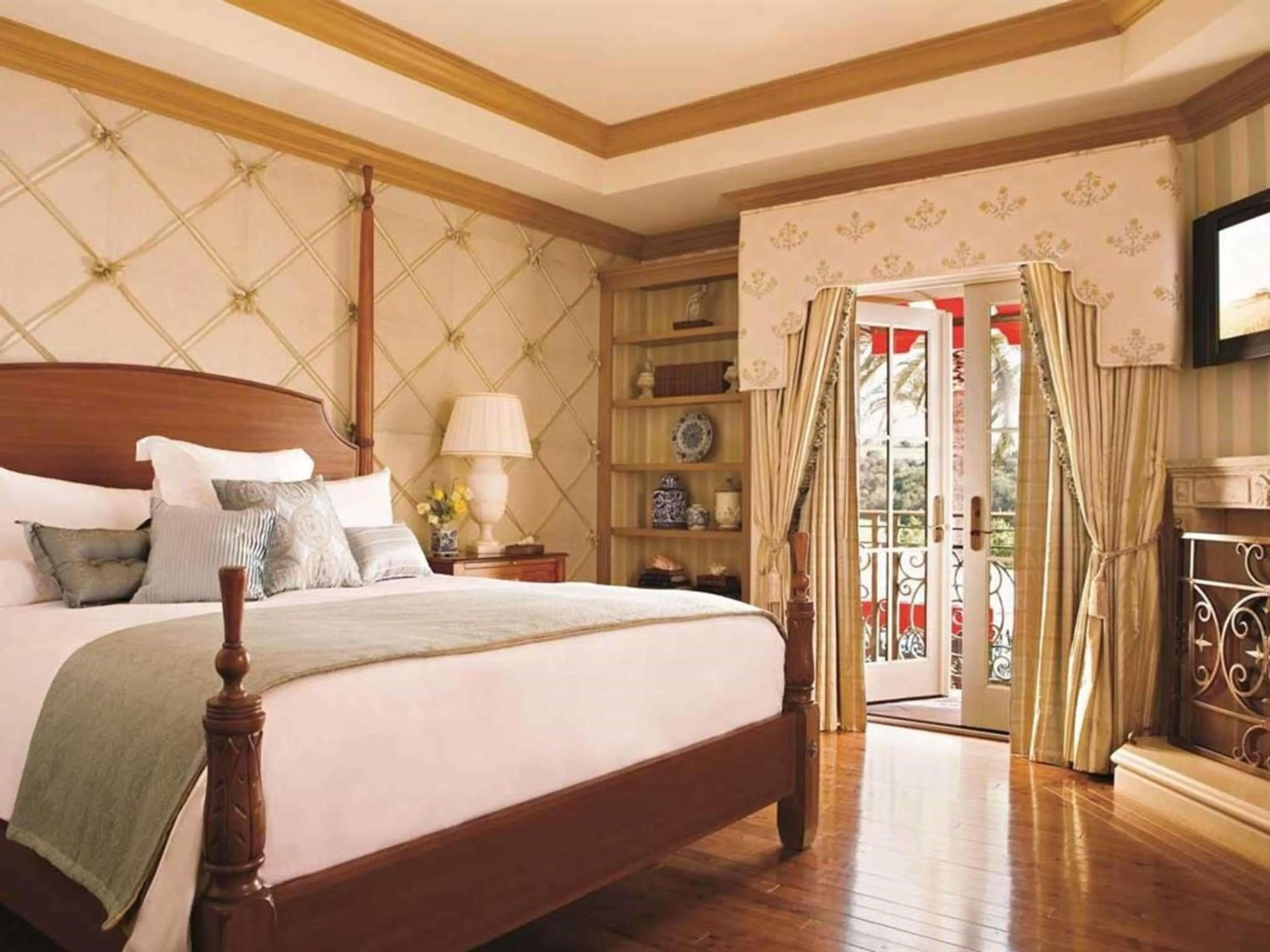 Bedroom, Bed in Fairmont Grand Del Mar