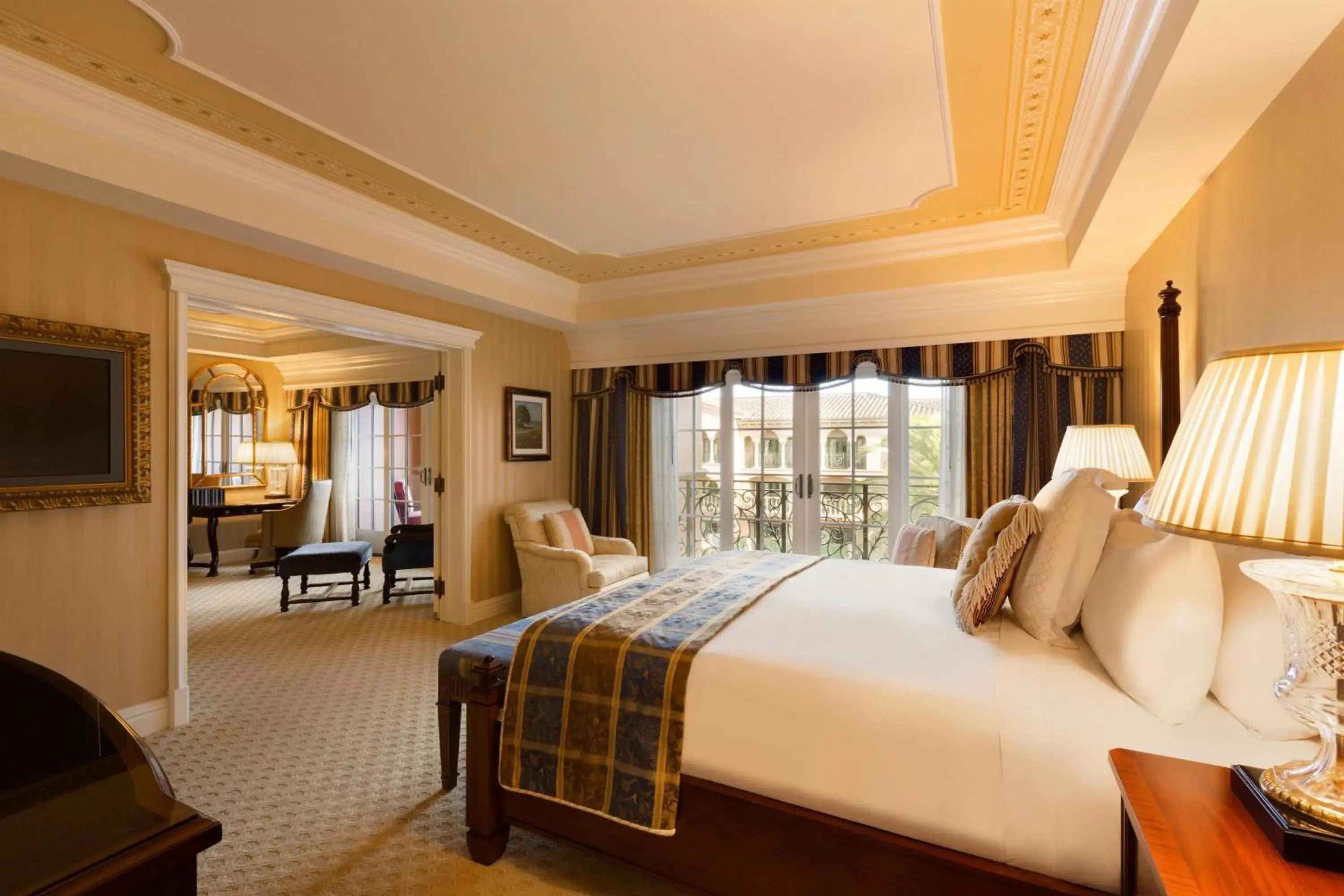 Del Mar One-Bedroom King Suite with Sofa Bed and Balcony in Fairmont Grand Del Mar Del Mar One-Bedroom King Suite with Sofa Bed and Balcony in Fairmont Grand Del Mar