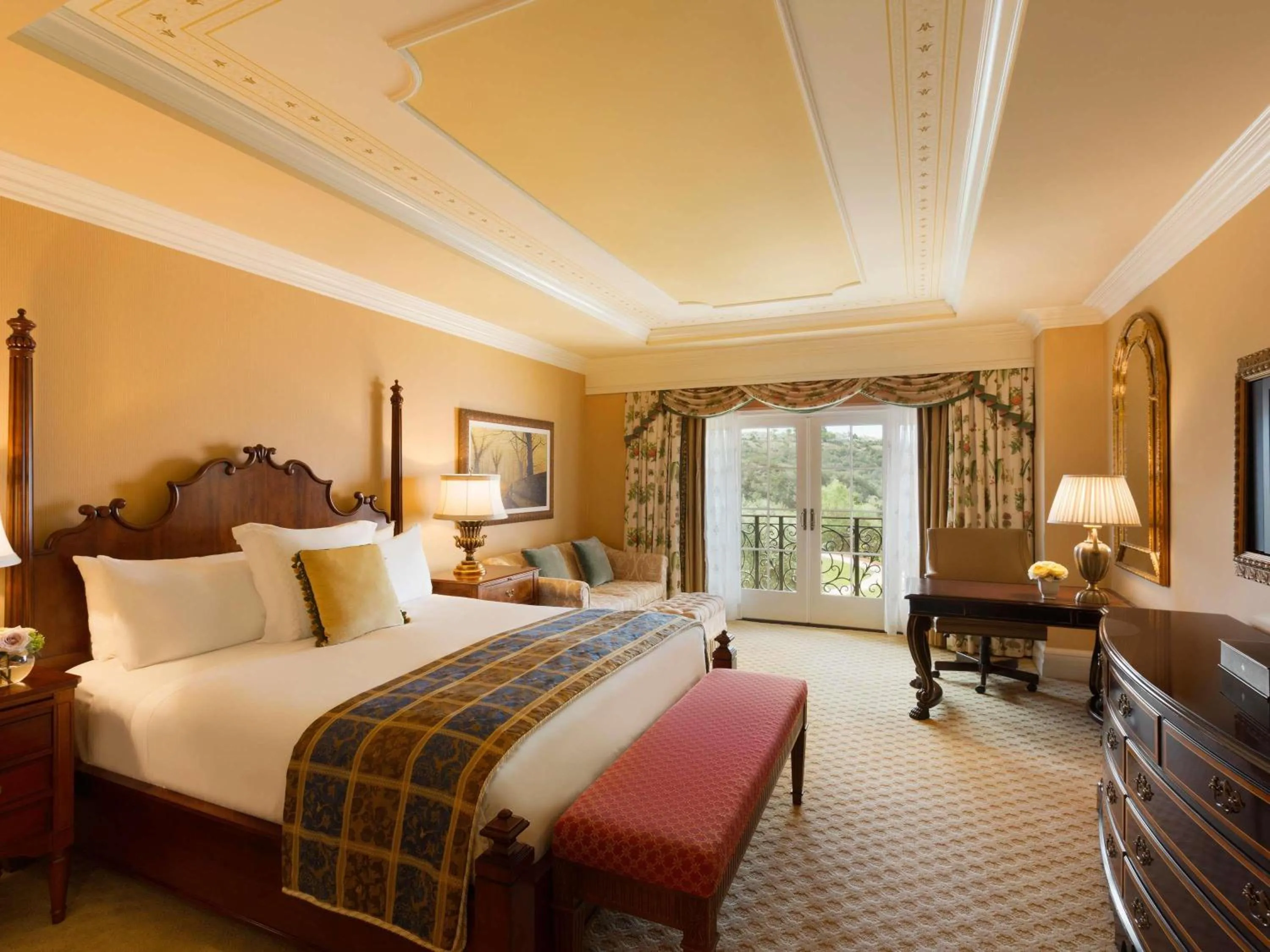 Bedroom, Bed in Fairmont Grand Del Mar