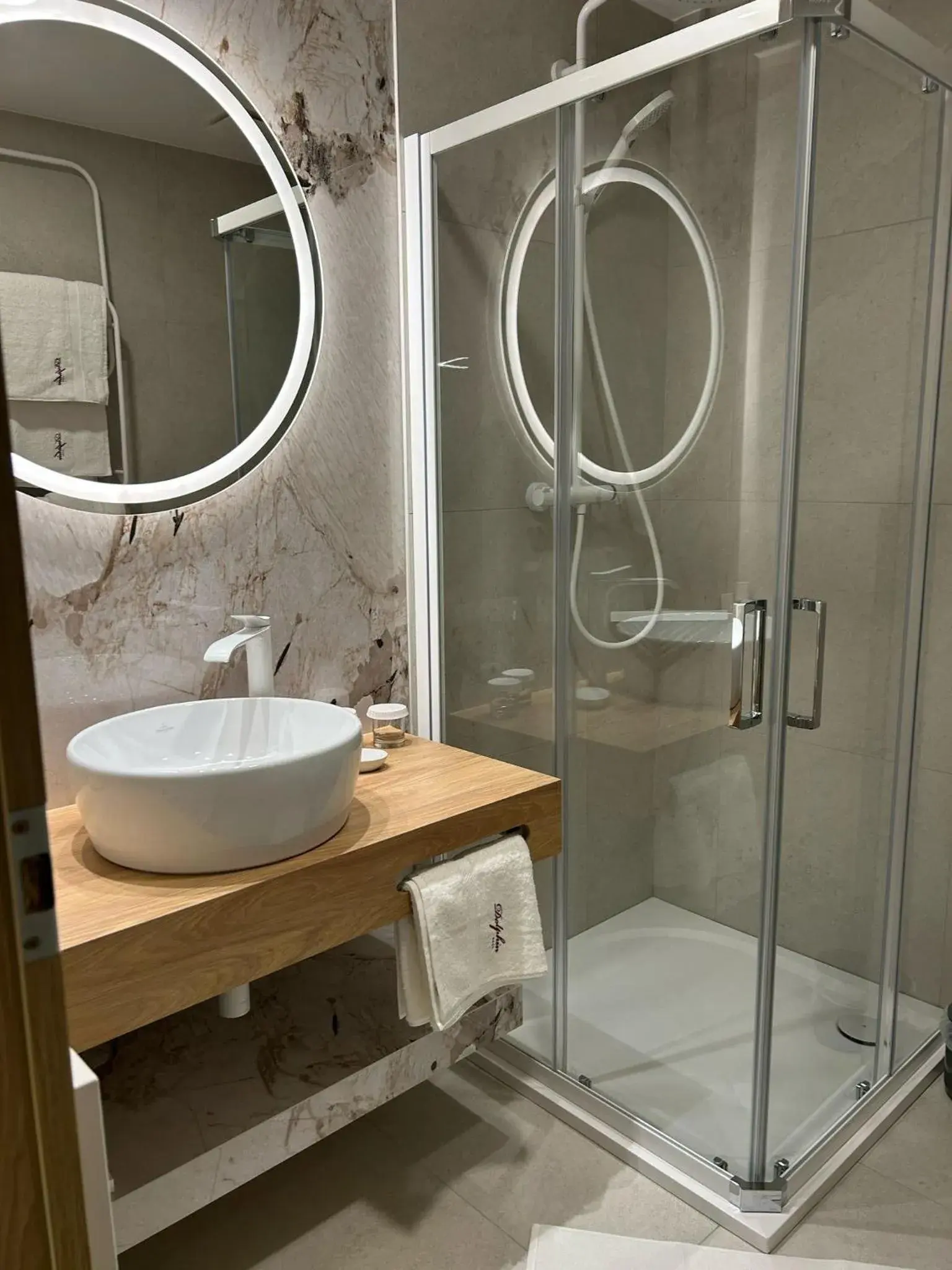 Exclusive PLUS Suite with free Pool and Fitness in Hotel Dolphin - Adult friendly Exclusive PLUS Suite with free Pool and Fitness in Hotel Dolphin - Adult friendly