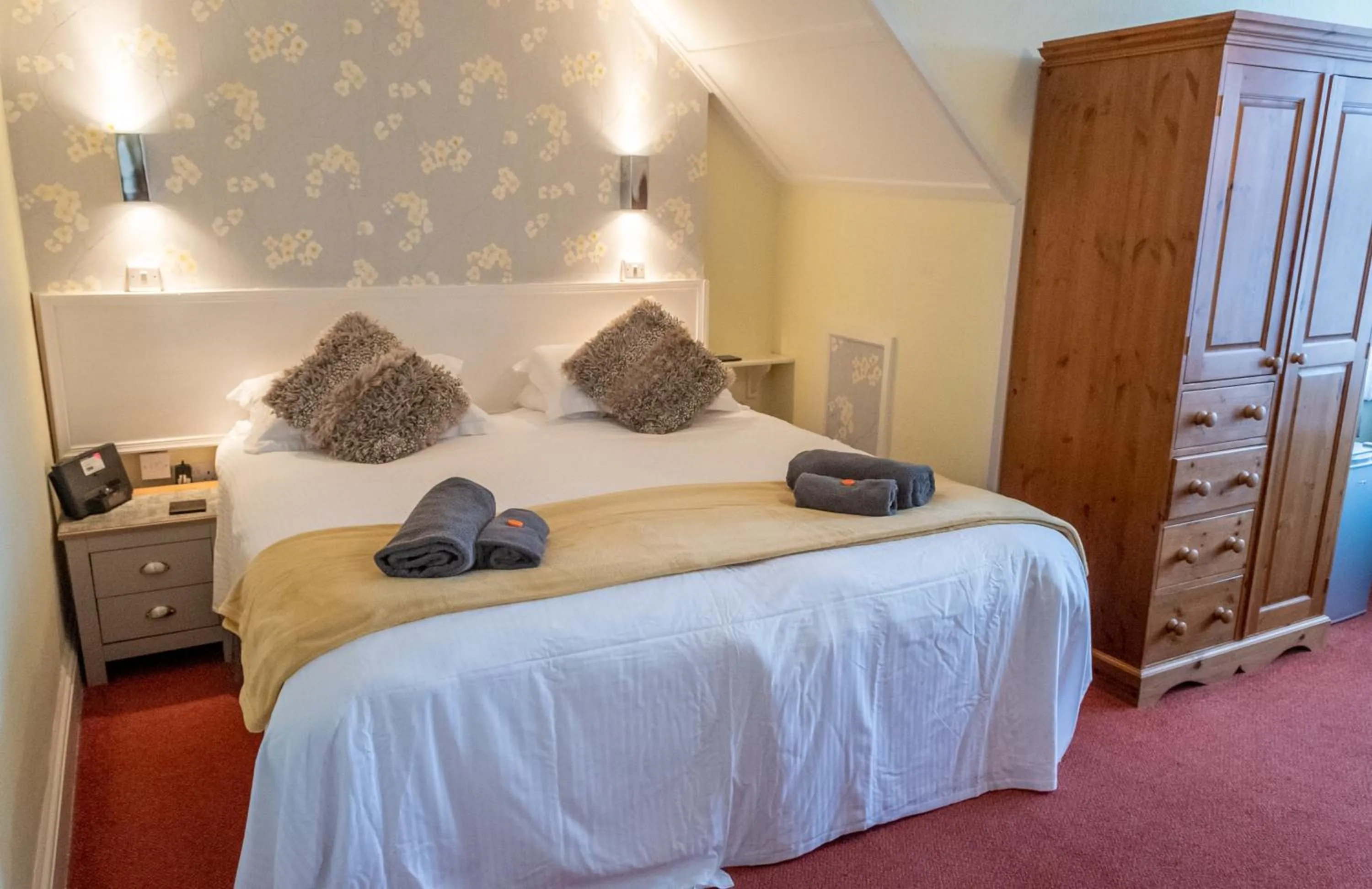 Bedroom, Bed in Beecroft Lodge