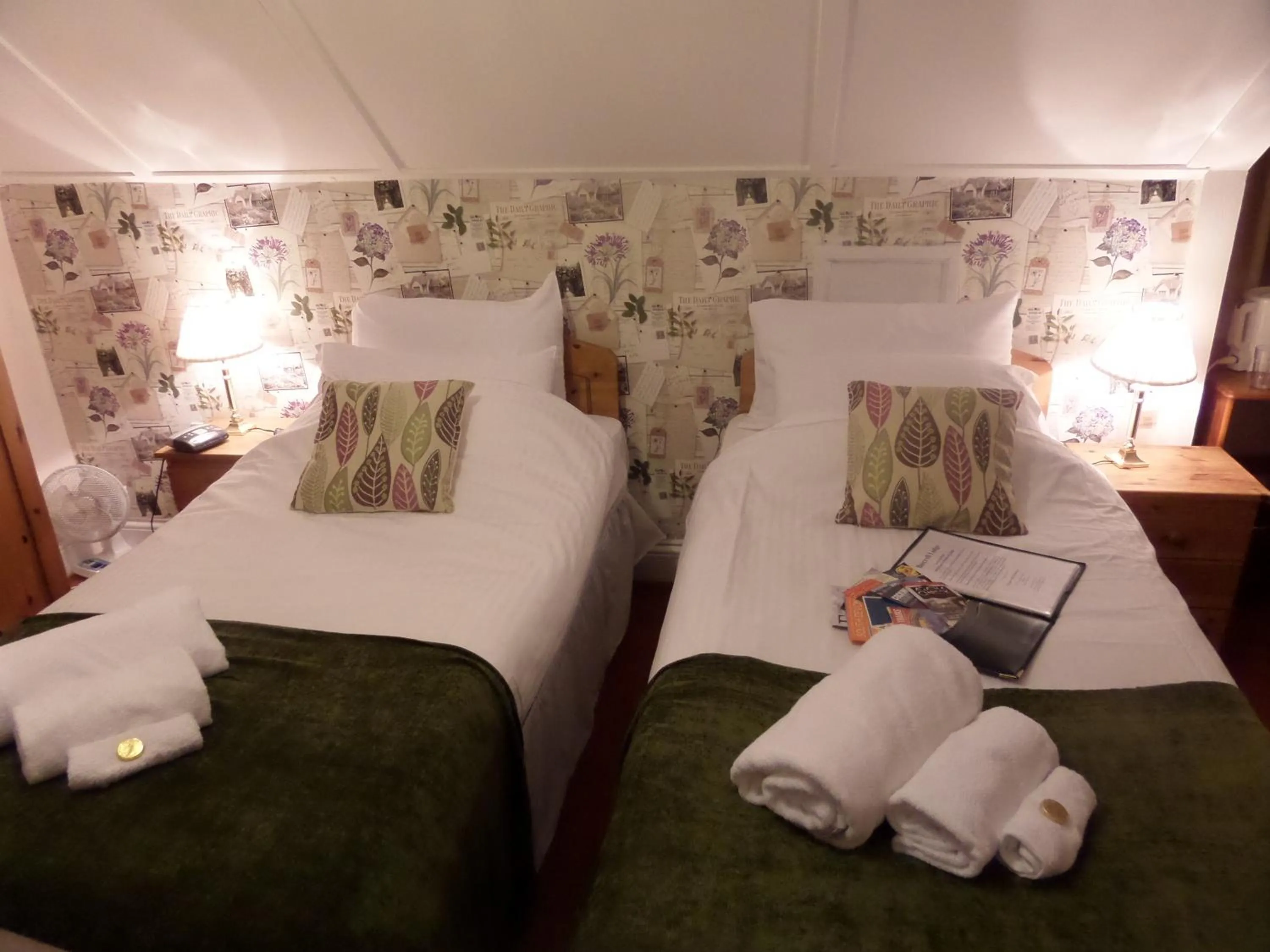 Bedroom, Bed in Beecroft Lodge