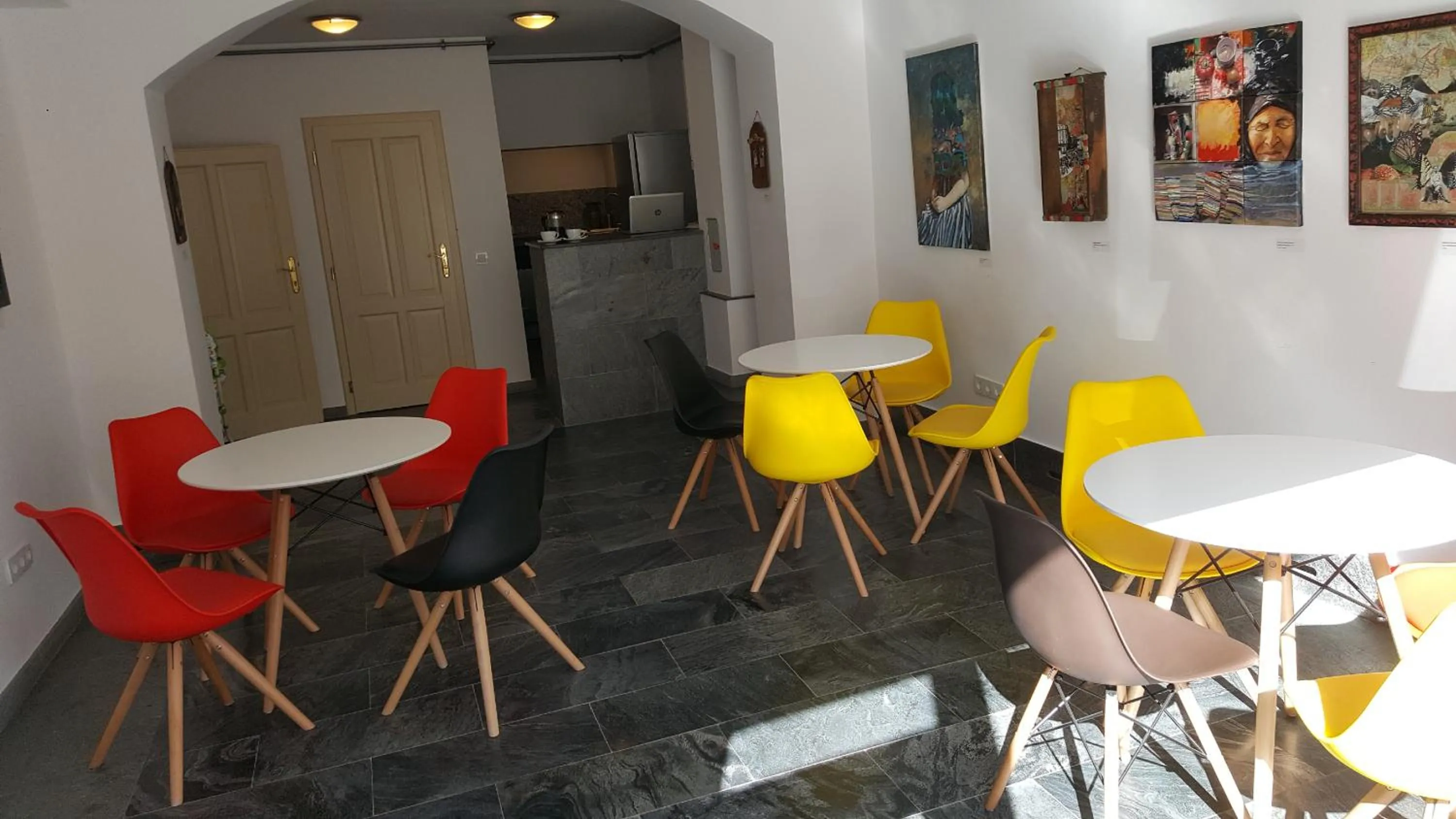 Restaurant/places to eat in YellowBoot Aparthotel