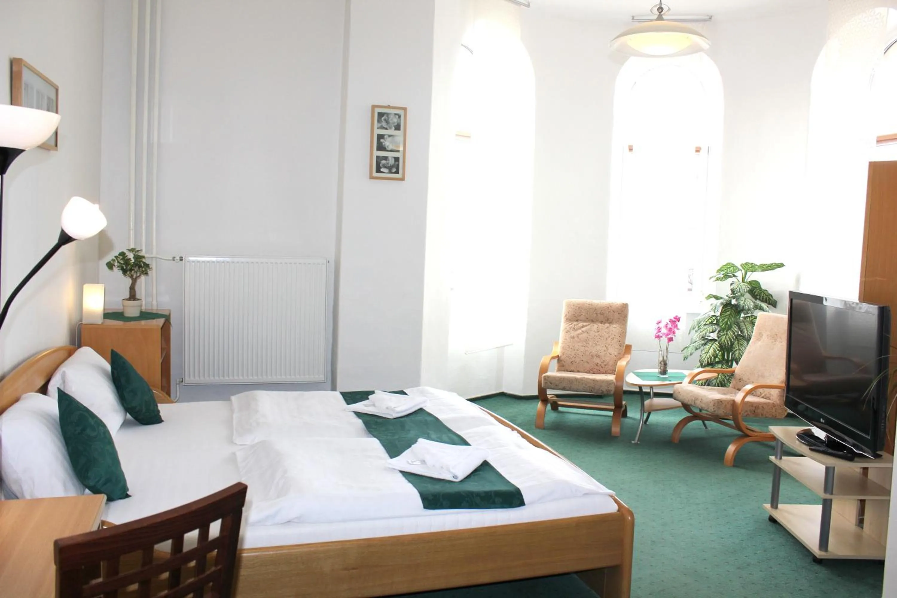 Photo of the whole room, Bed in Hotel Central