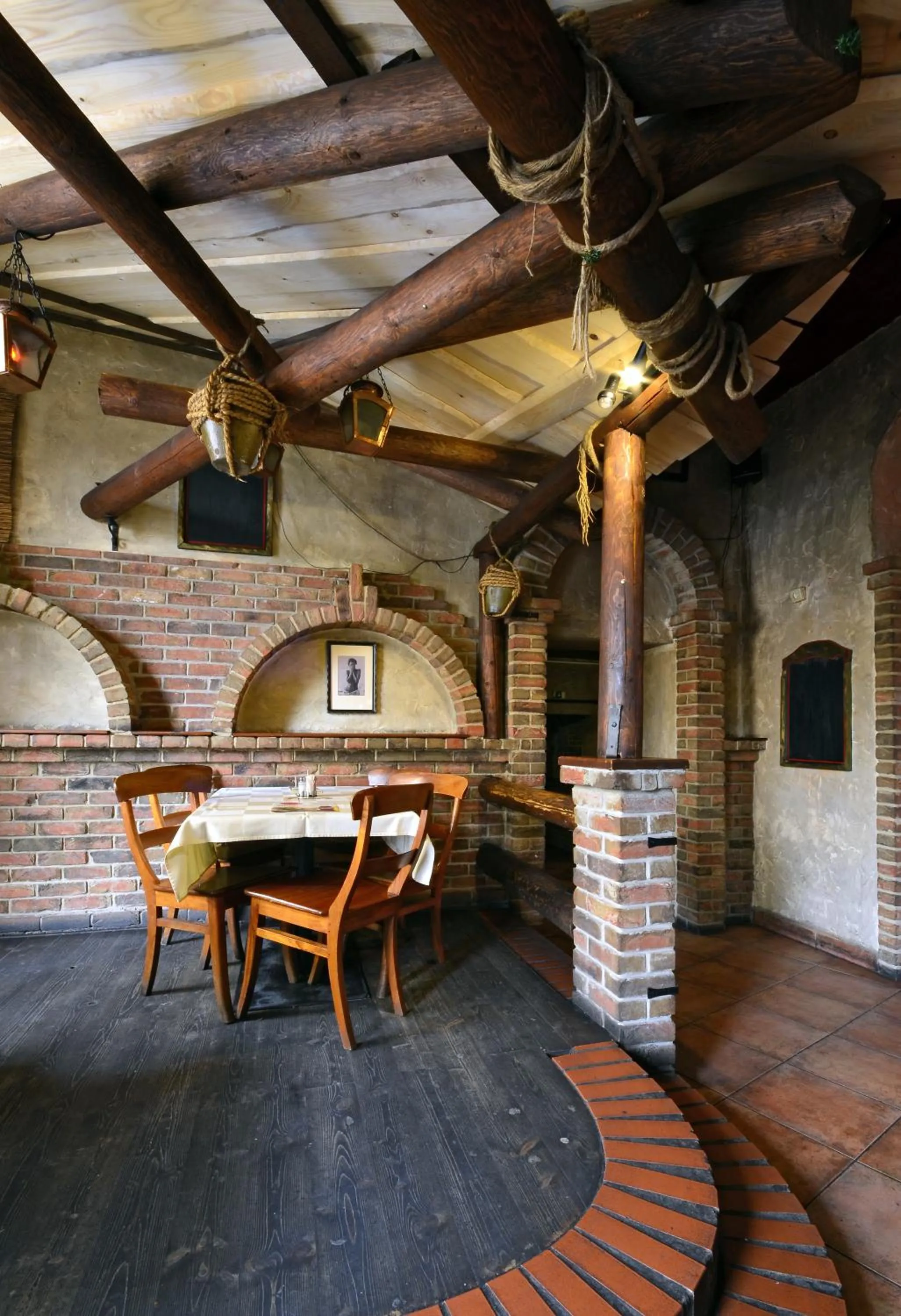 Restaurant/places to eat in Hotel Central