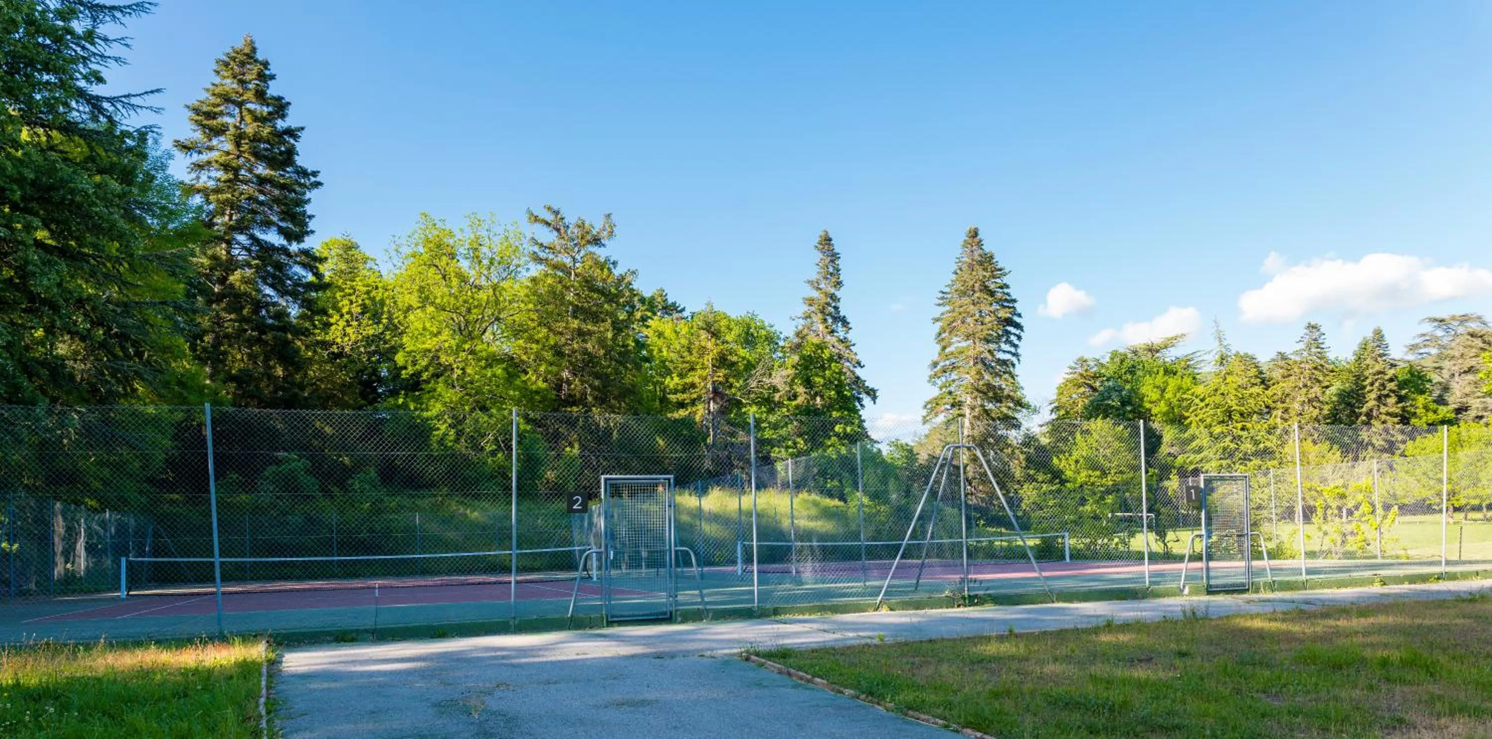 Tennis court in Domaine Les Sources de Dieulefit