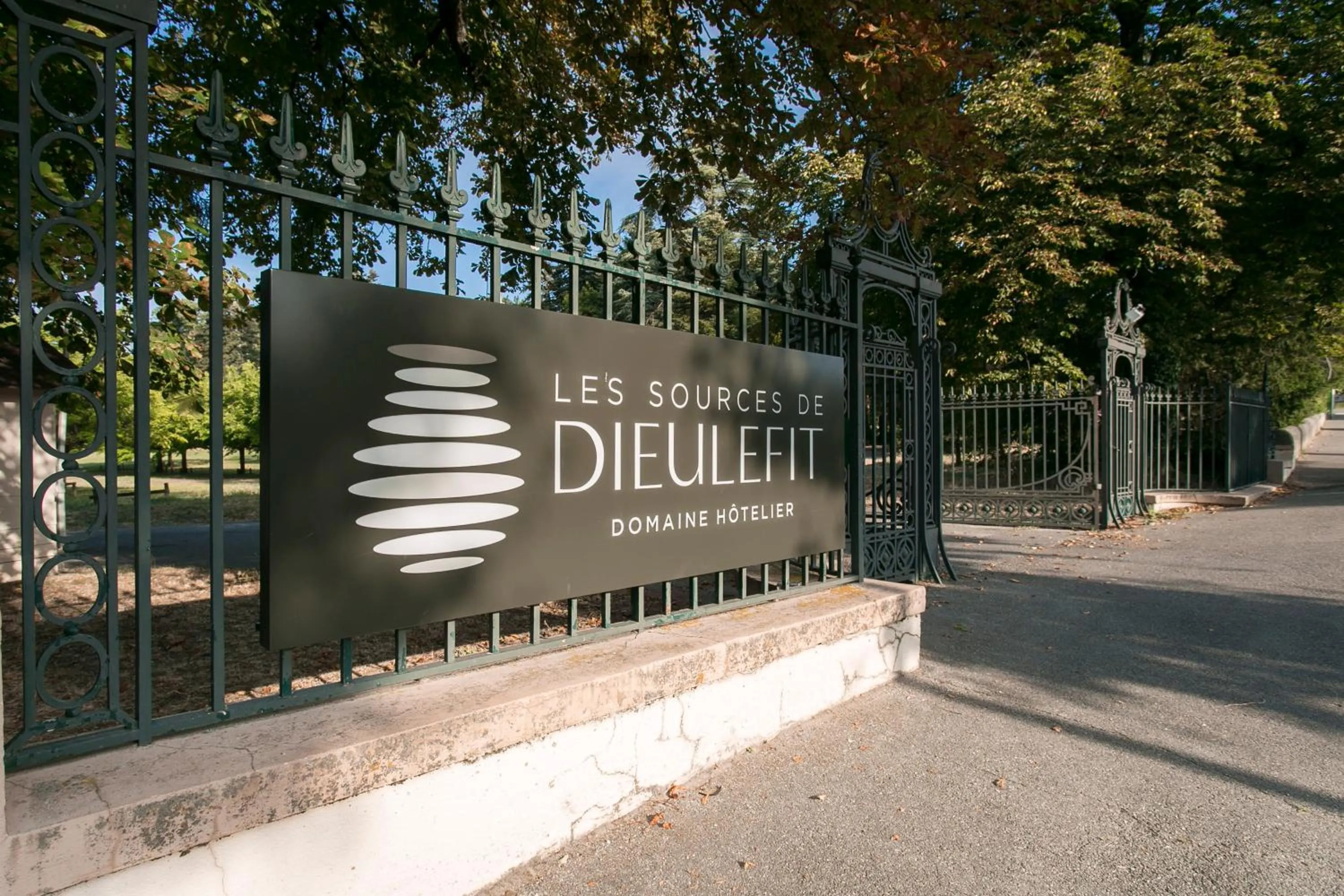 Facade/entrance in Domaine Les Sources de Dieulefit