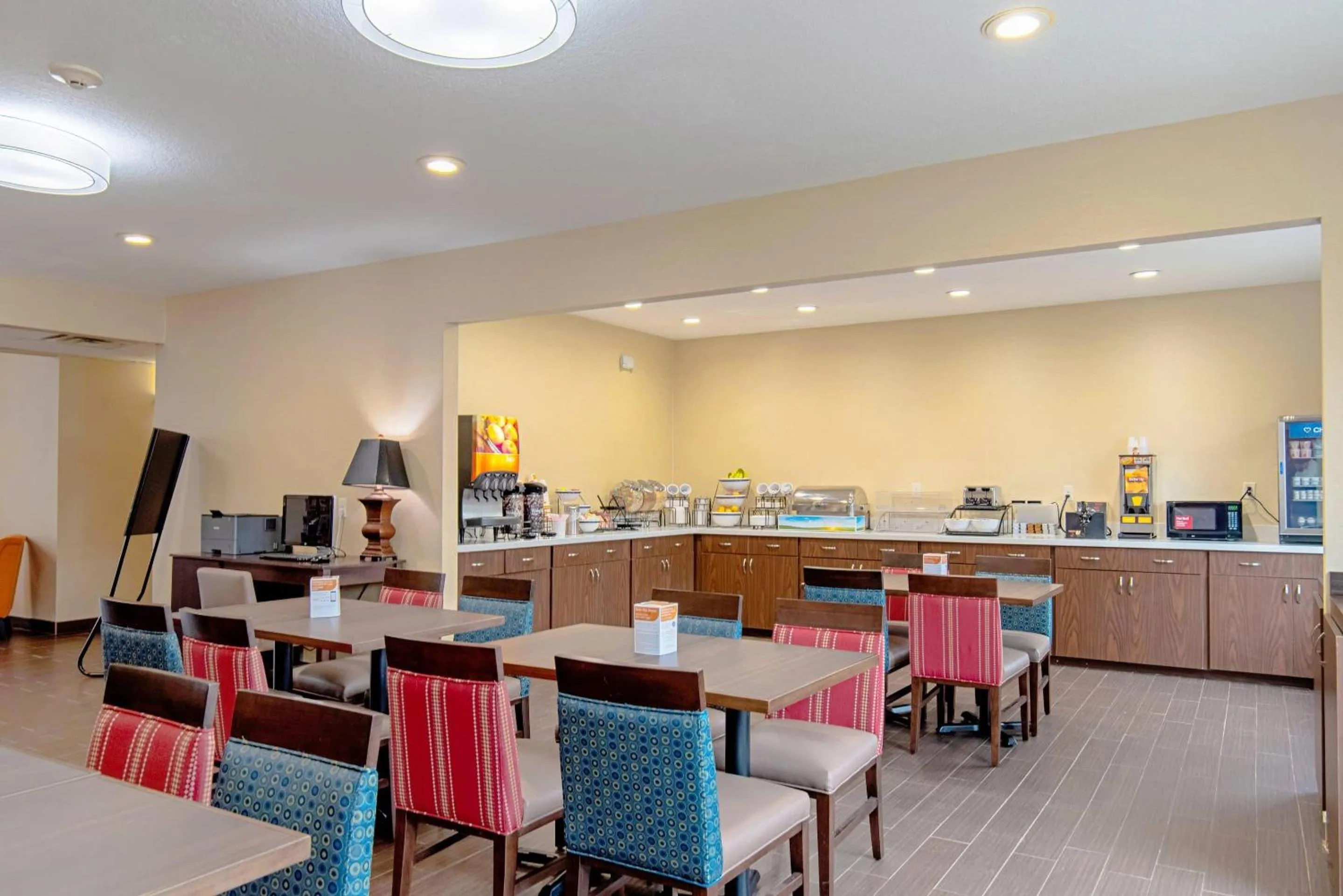 Breakfast in Comfort Inn & Suites Fredericksburg
