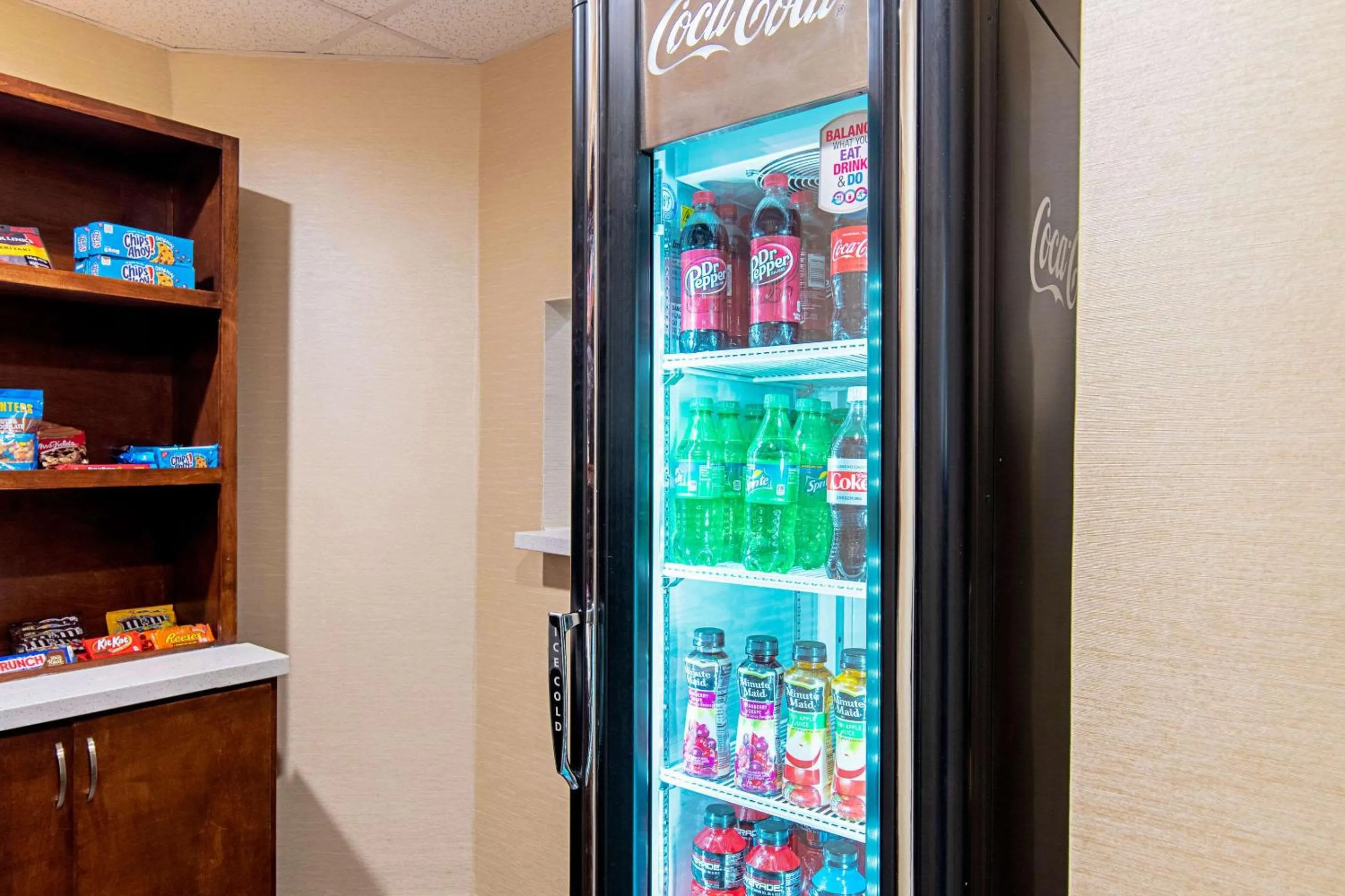 Food and drinks in Comfort Inn & Suites and Suites Fredericksburg