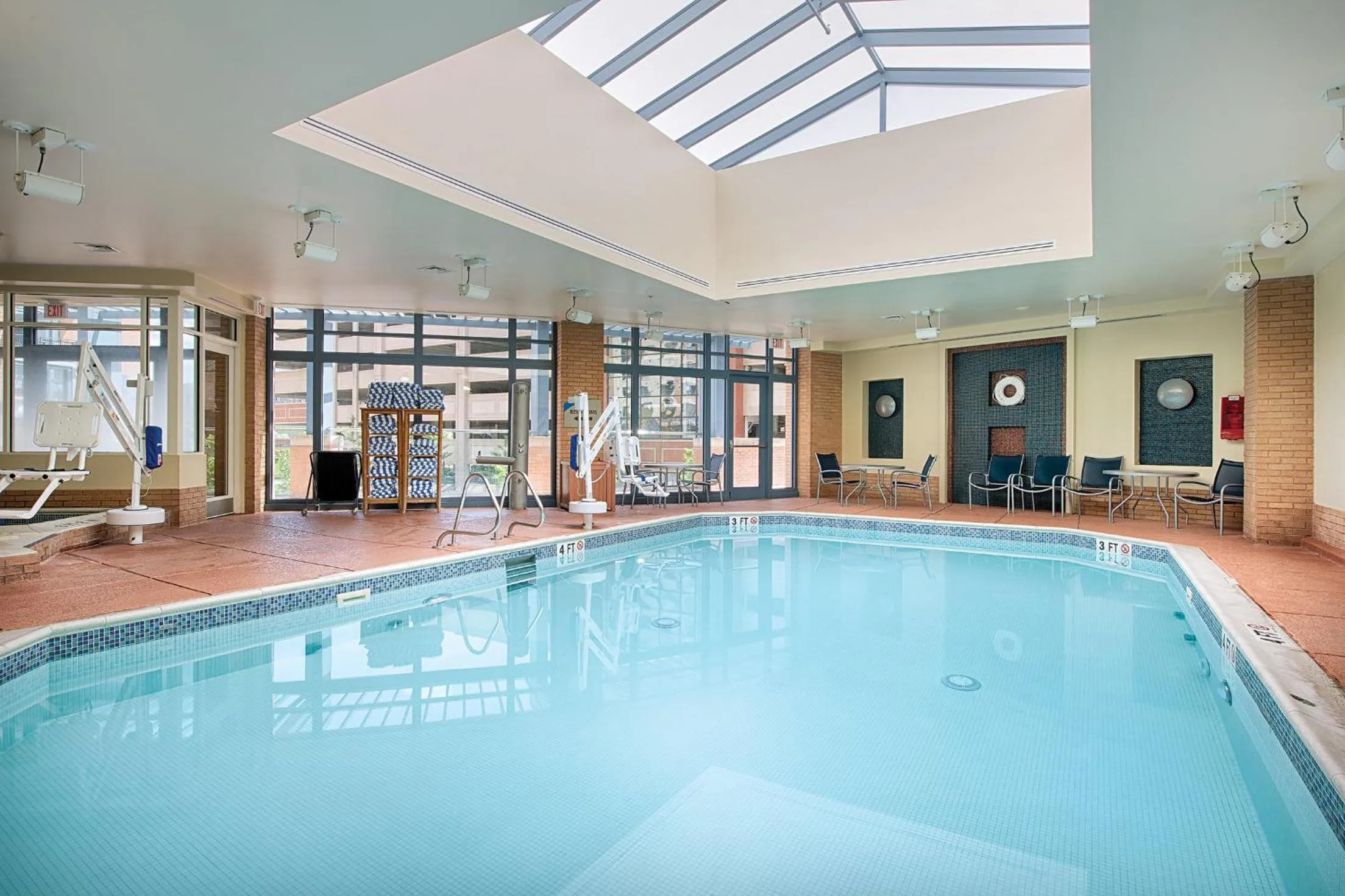 Swimming pool in Club Wyndham National Harbor