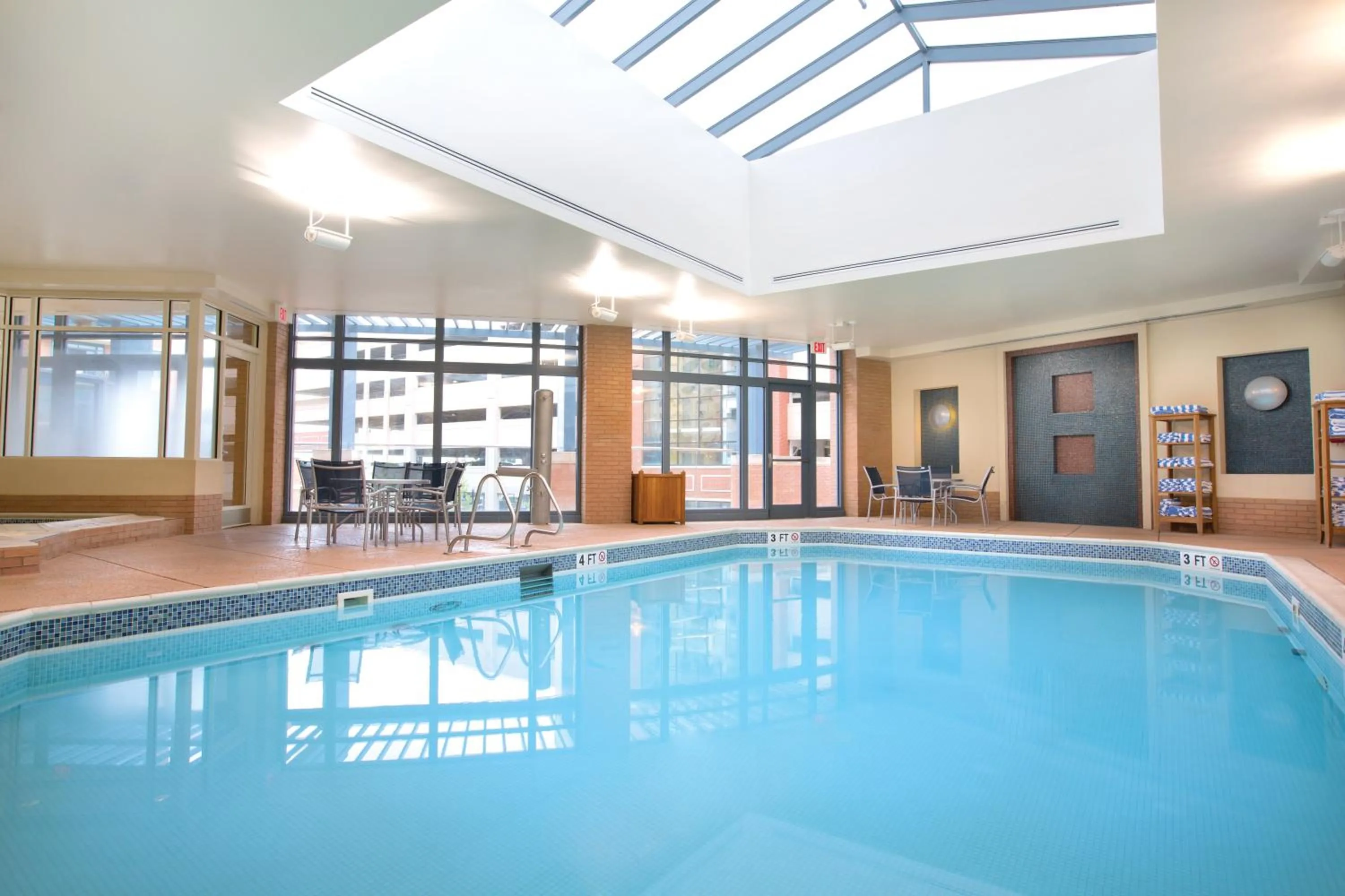 Swimming pool in Club Wyndham National Harbor