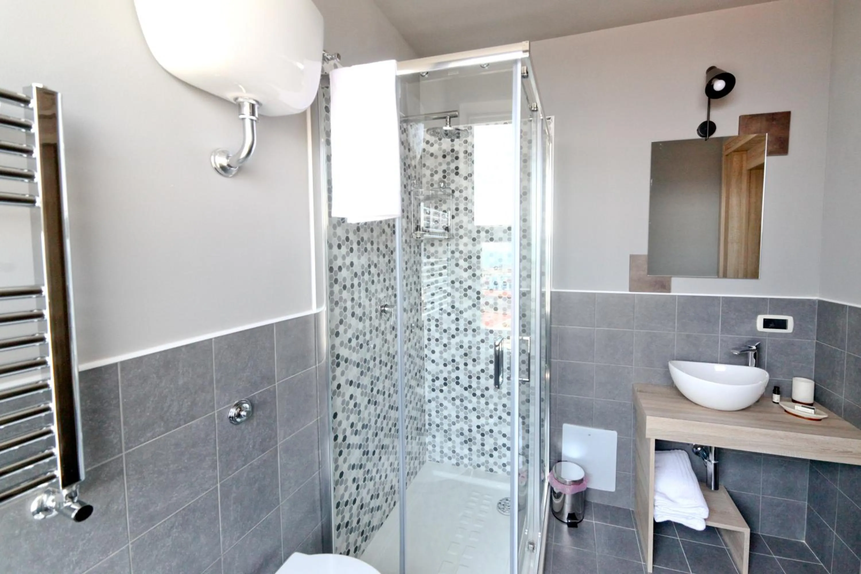 Toilet in De Gasperi 55 - By Pera Rooms Collection