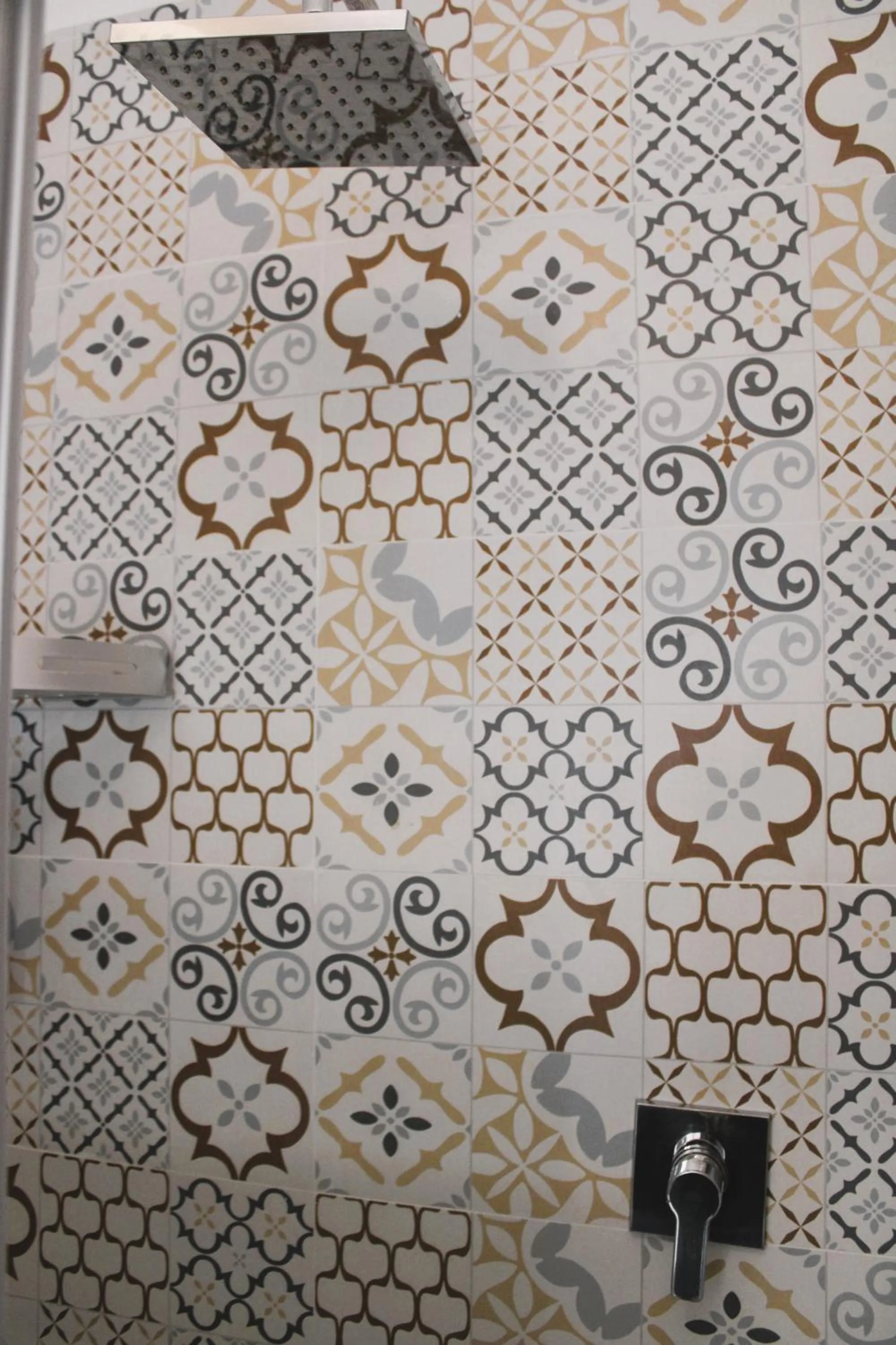 Shower in De Gasperi 55 - By Pera Rooms Collection