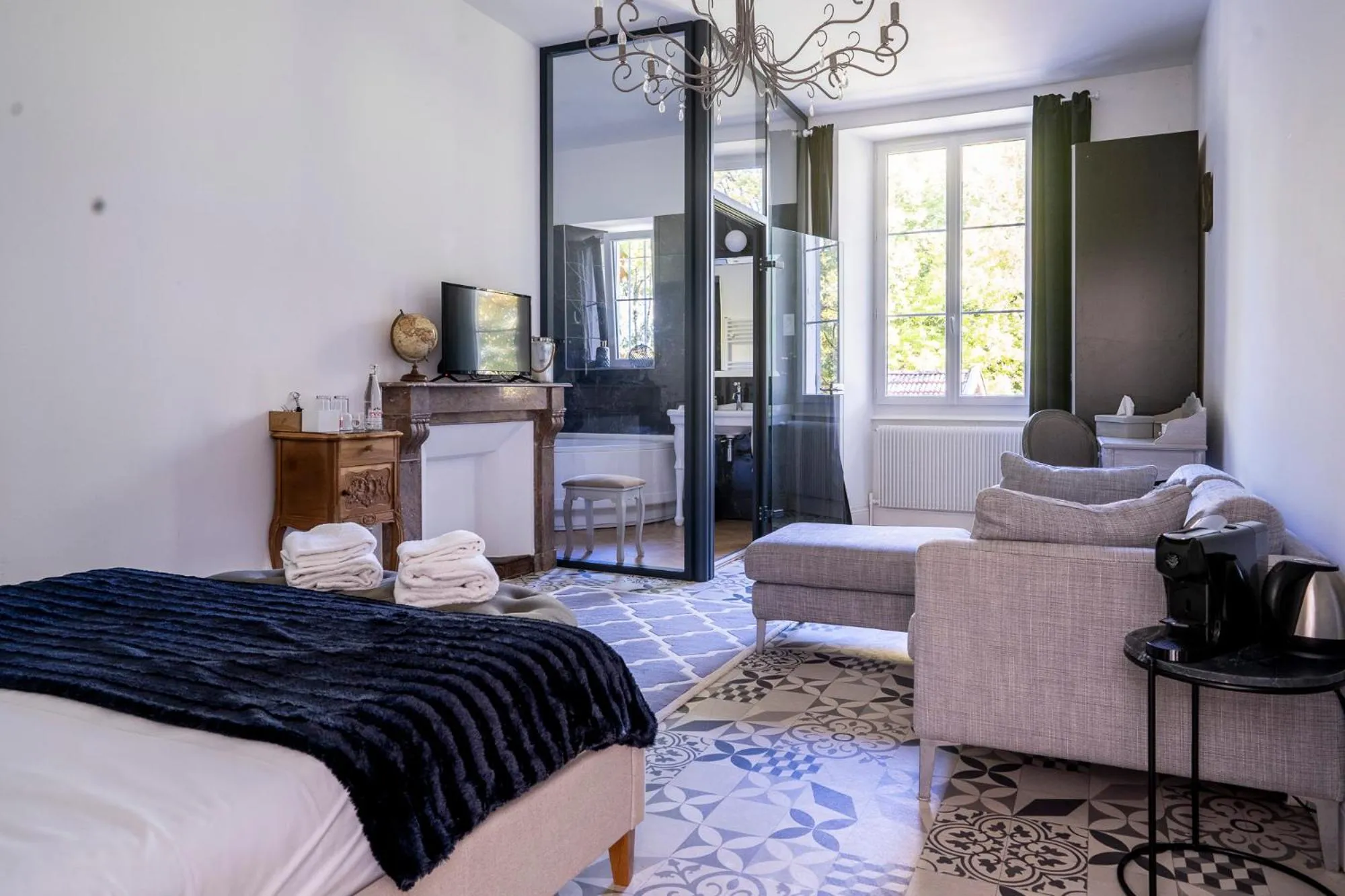 Bed in Chateau des Ayes - Chambres & suites