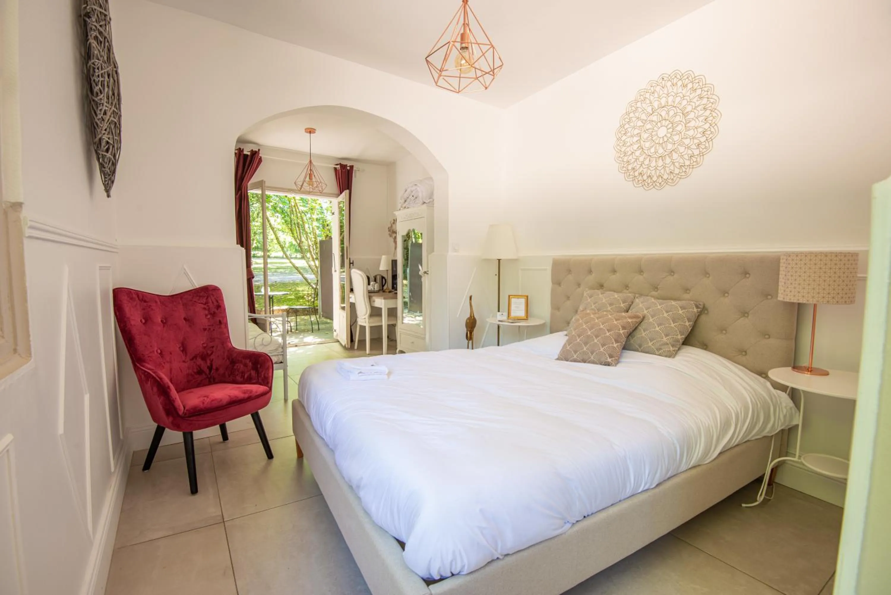 Photo of the whole room, Bed in Chateau des Ayes - Chambres & suites