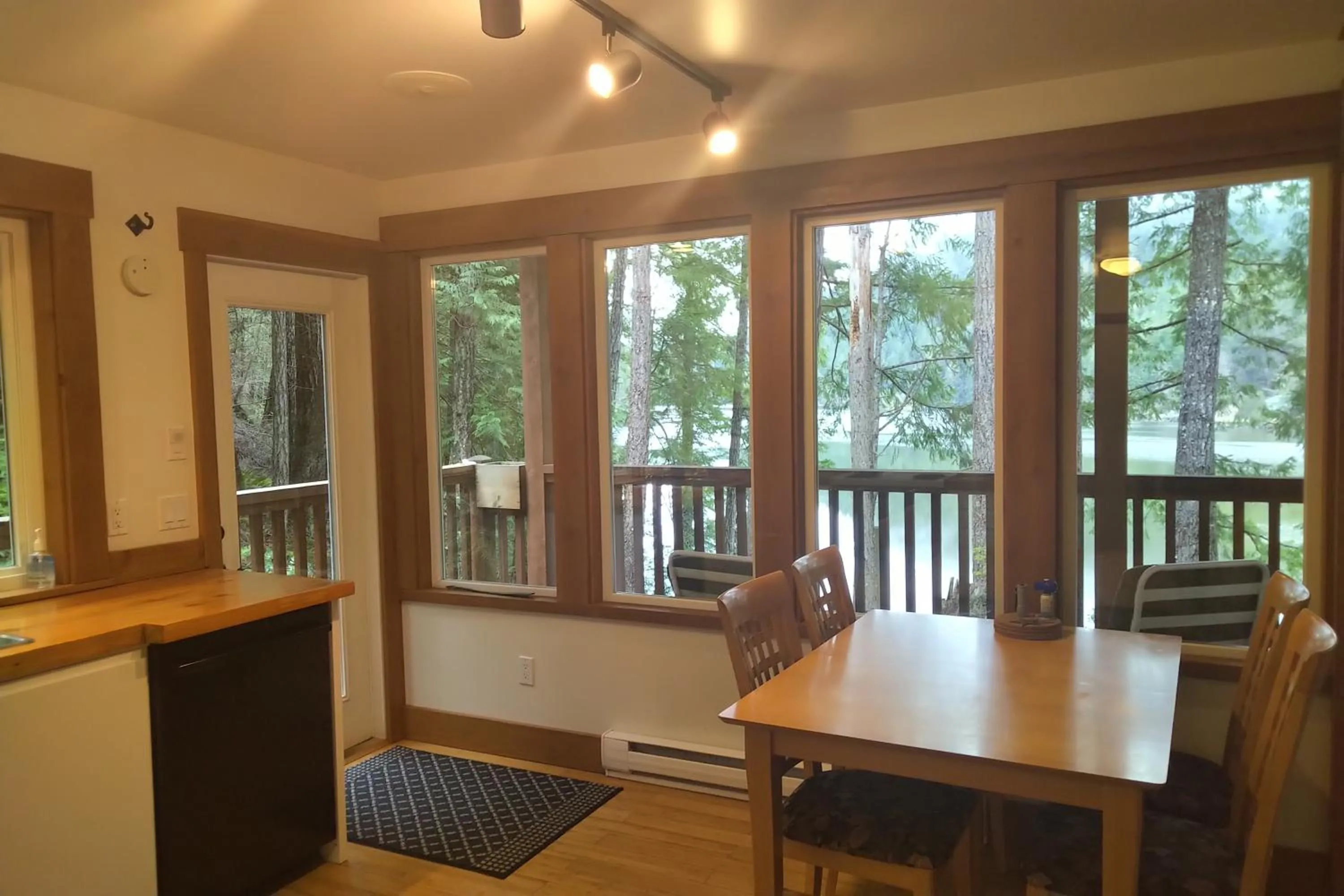 Kitchen or kitchenette in The Cabin at Moon Dance