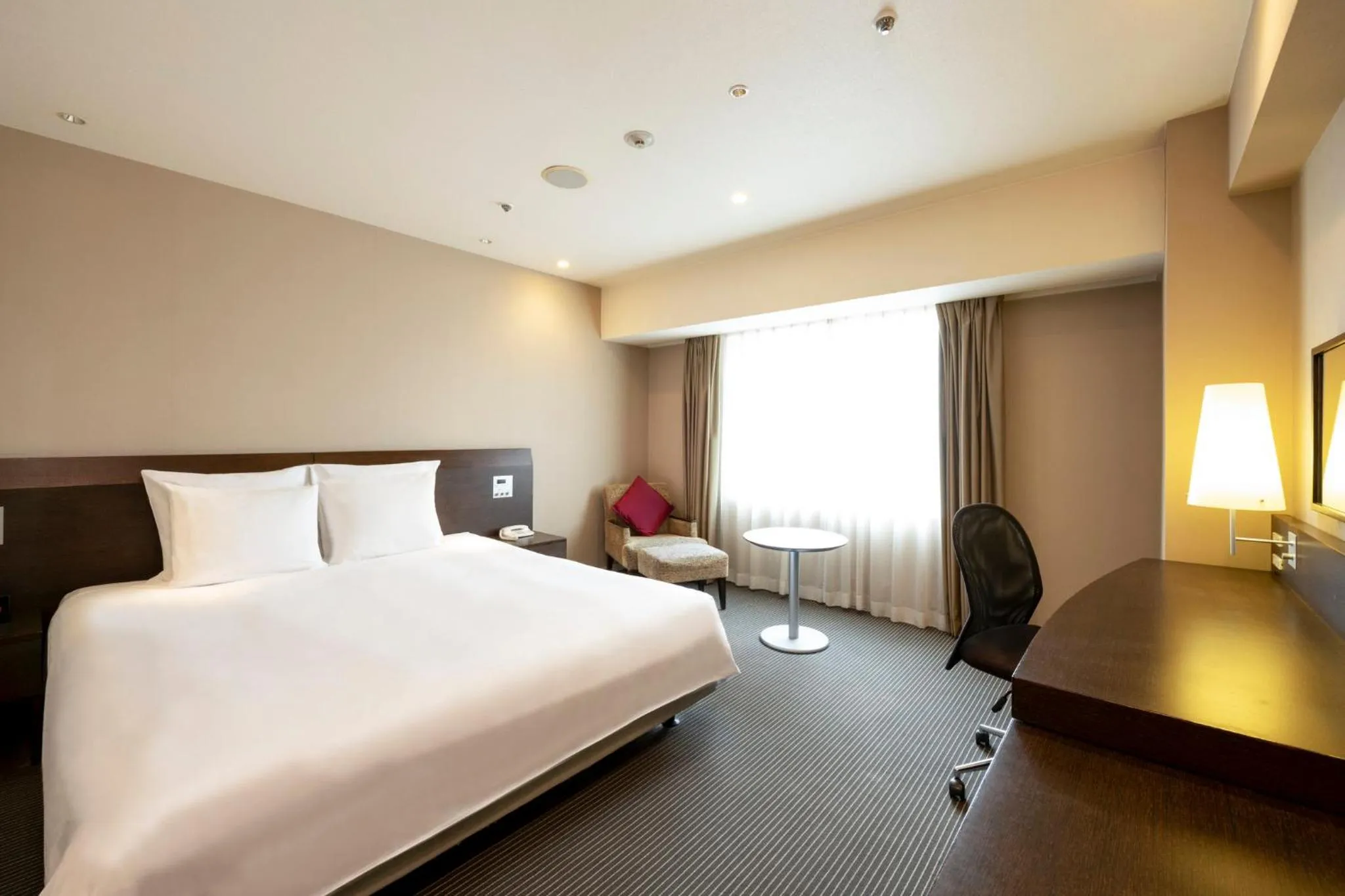 Photo of the whole room, Bed in ANA Crowne Plaza Hiroshima by IHG