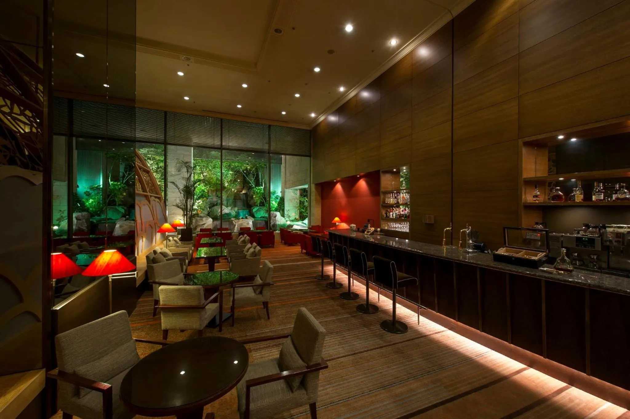 Lounge or bar in ANA Crowne Plaza Hiroshima by IHG