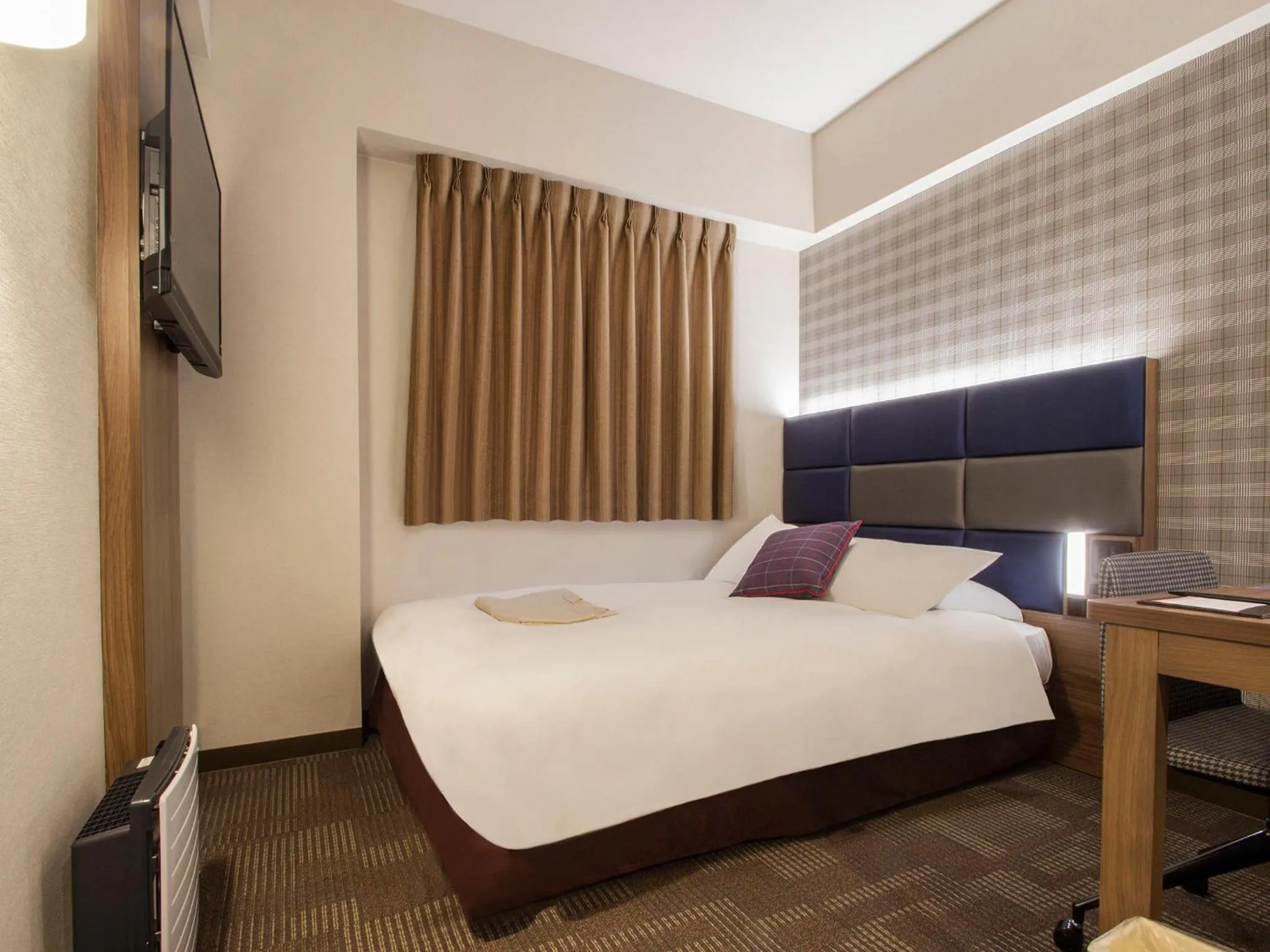 Photo of the whole room, Bed in Hearton Hotel Shinsaibashi