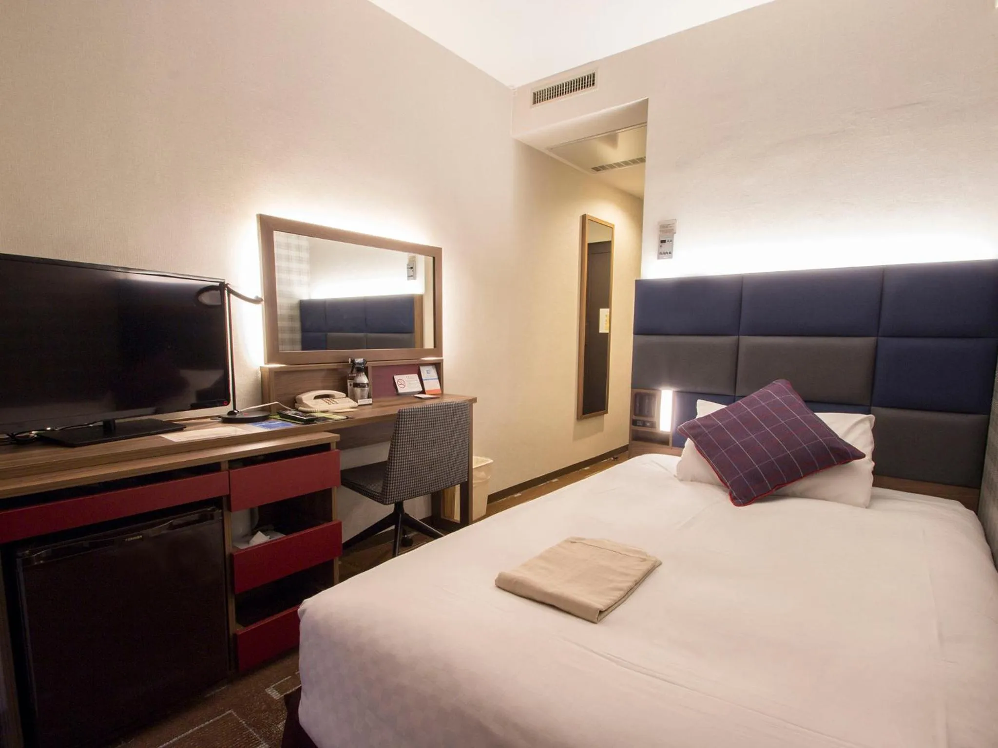 Photo of the whole room, Bed in Hearton Hotel Shinsaibashi