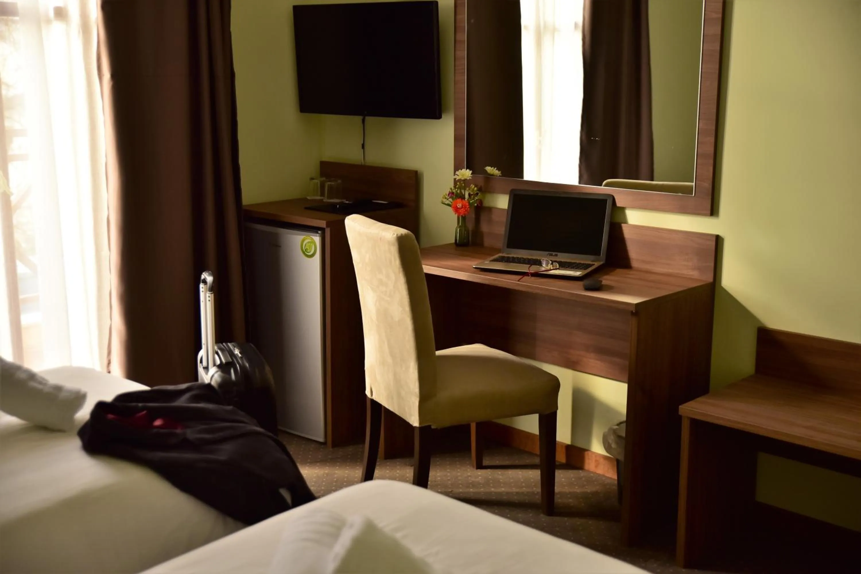 TV and multimedia, Bed in Mont Helmos Hotel
