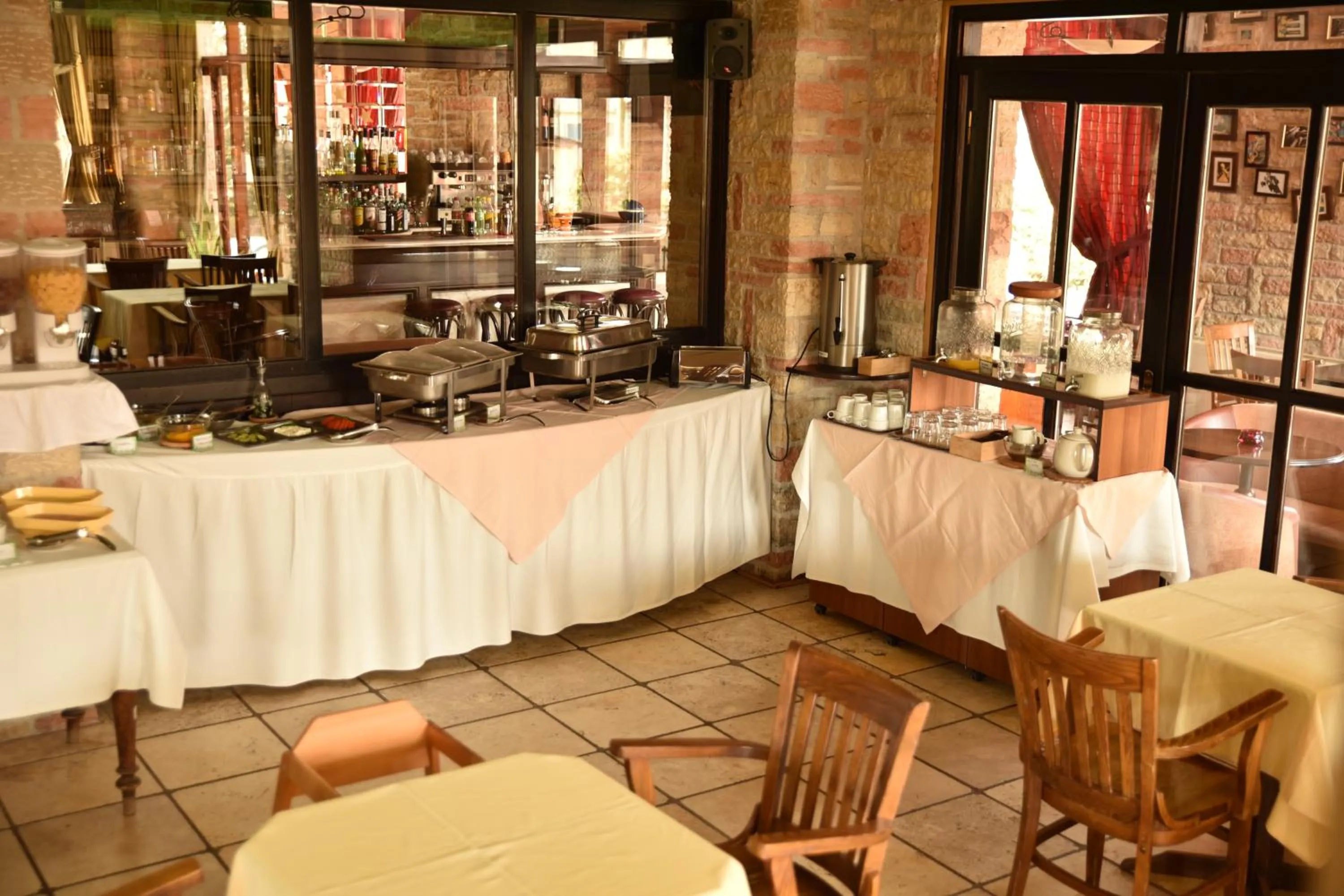 Restaurant/places to eat in Mont Helmos Hotel