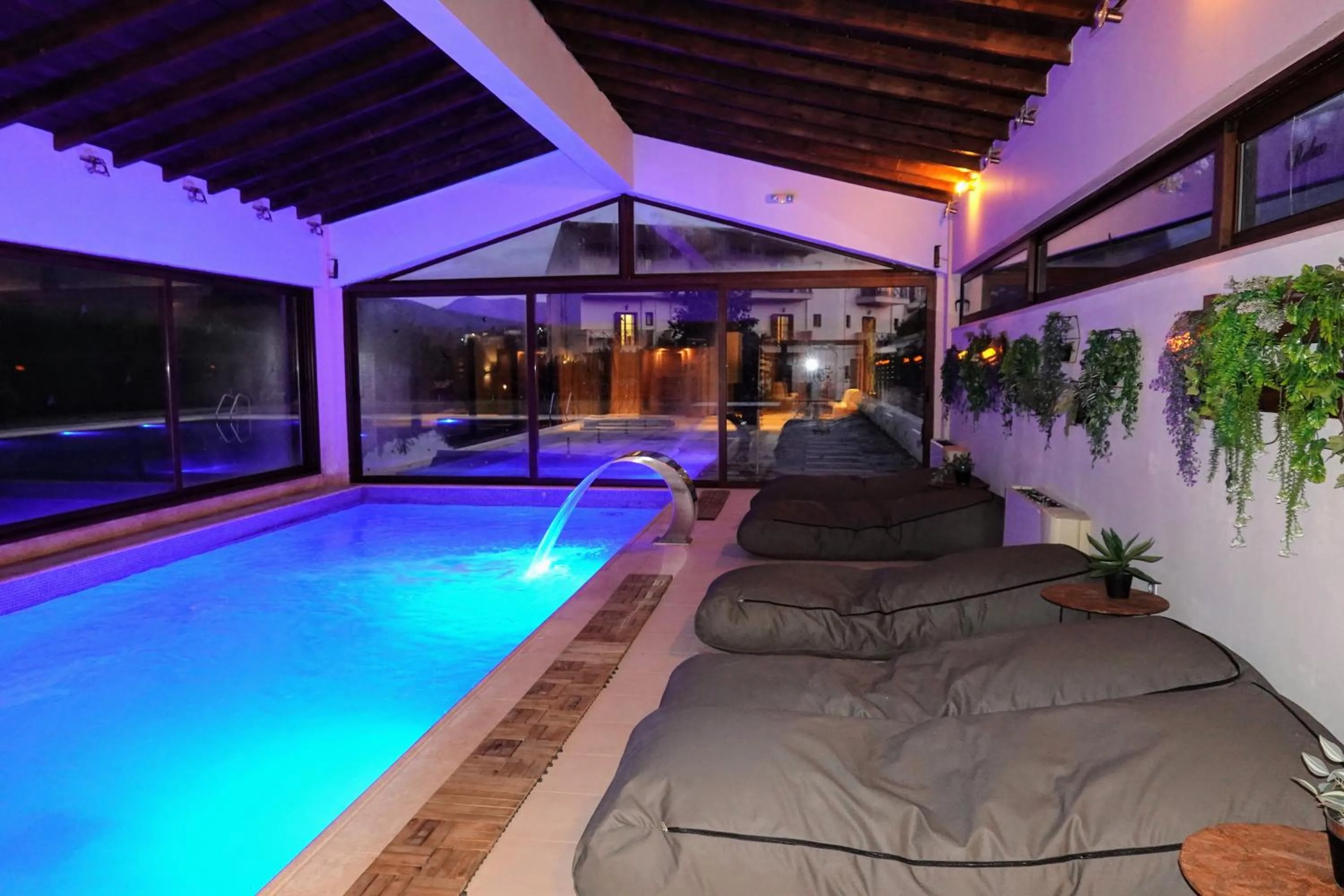 Swimming pool in Mont Helmos Hotel