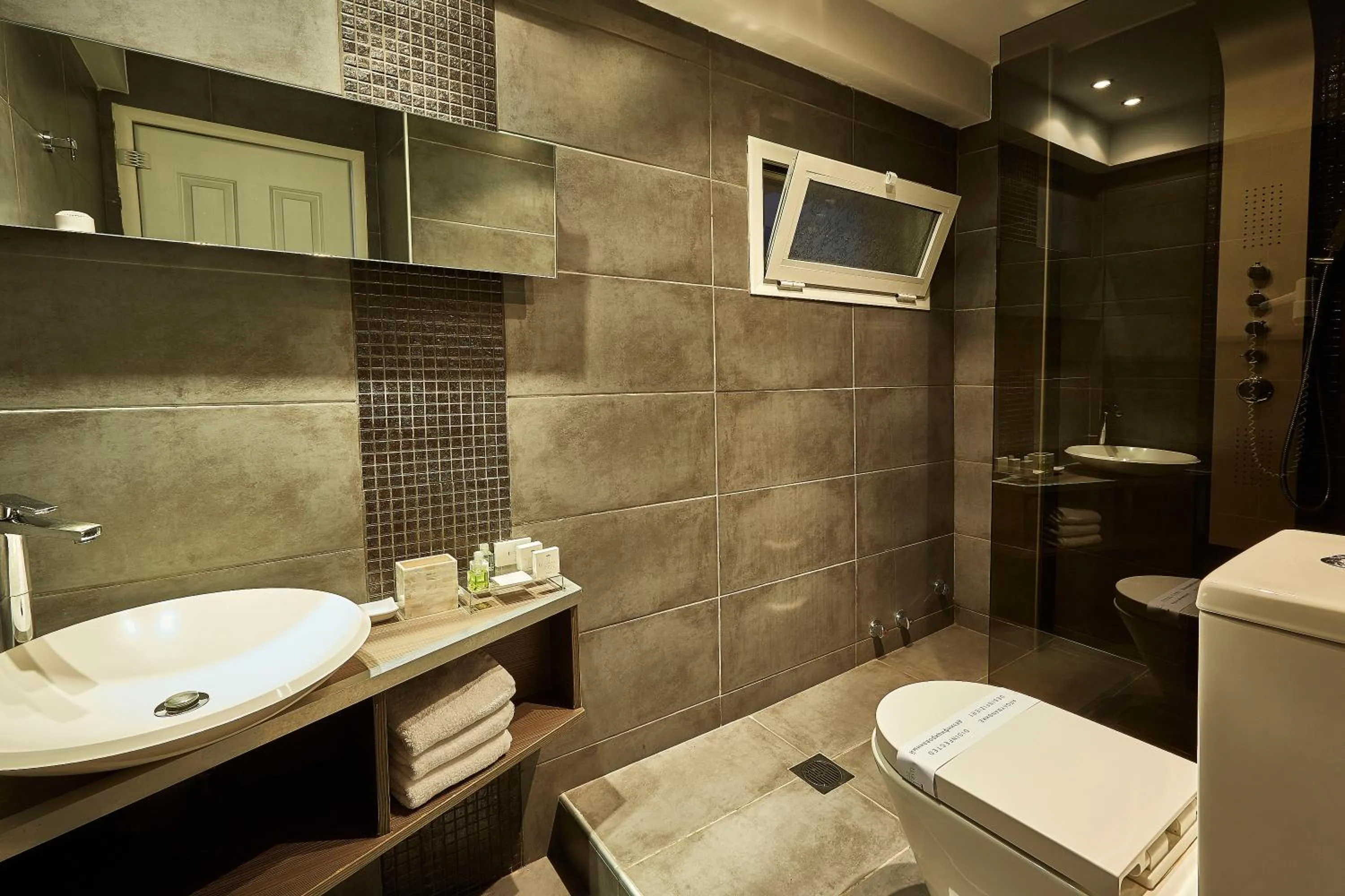 Shower in Ilio Mare Hotel