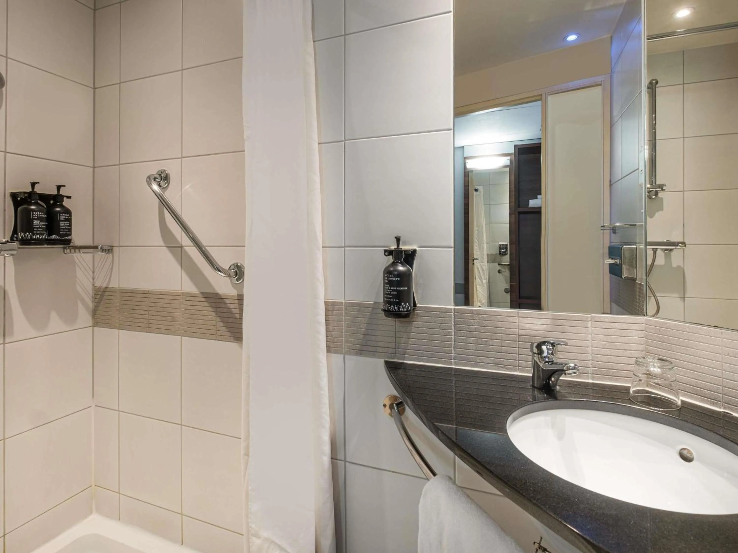 Bedroom in Hôtel Marseille Centre Gare Saint-Charles