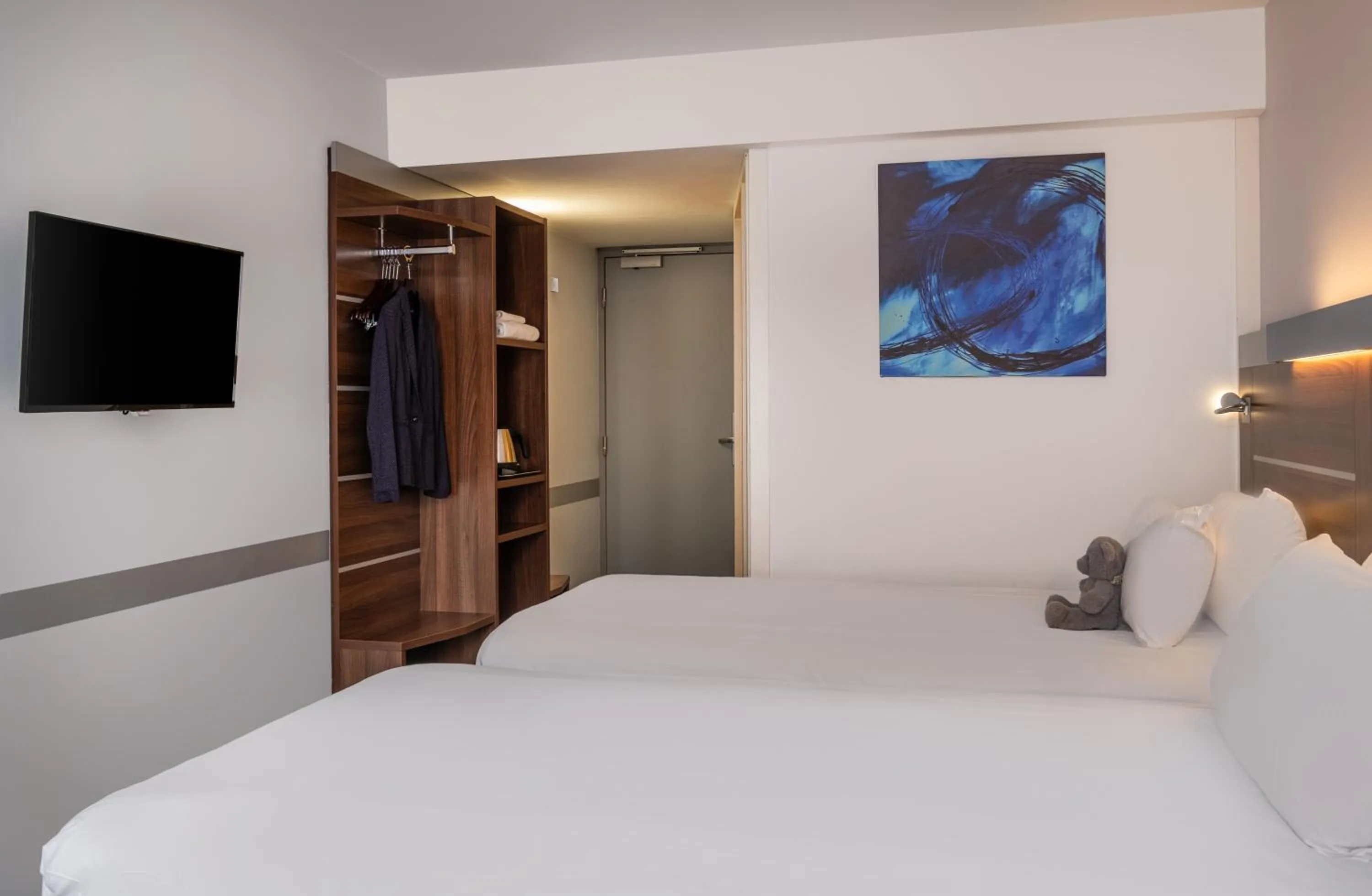 Property building, Bed in Hôtel Marseille Centre Gare Saint-Charles