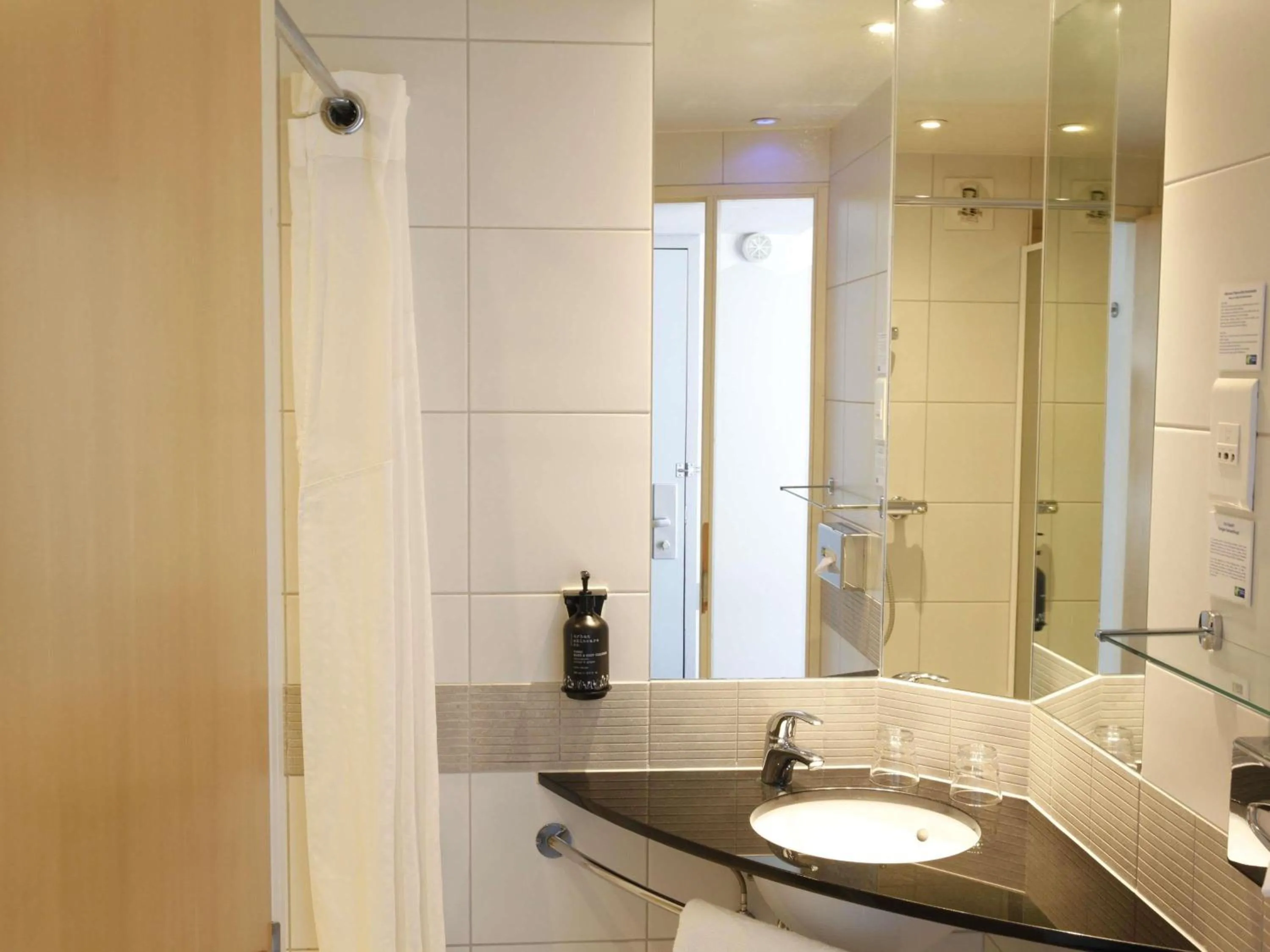 Bedroom in Hôtel Marseille Centre Gare Saint-Charles