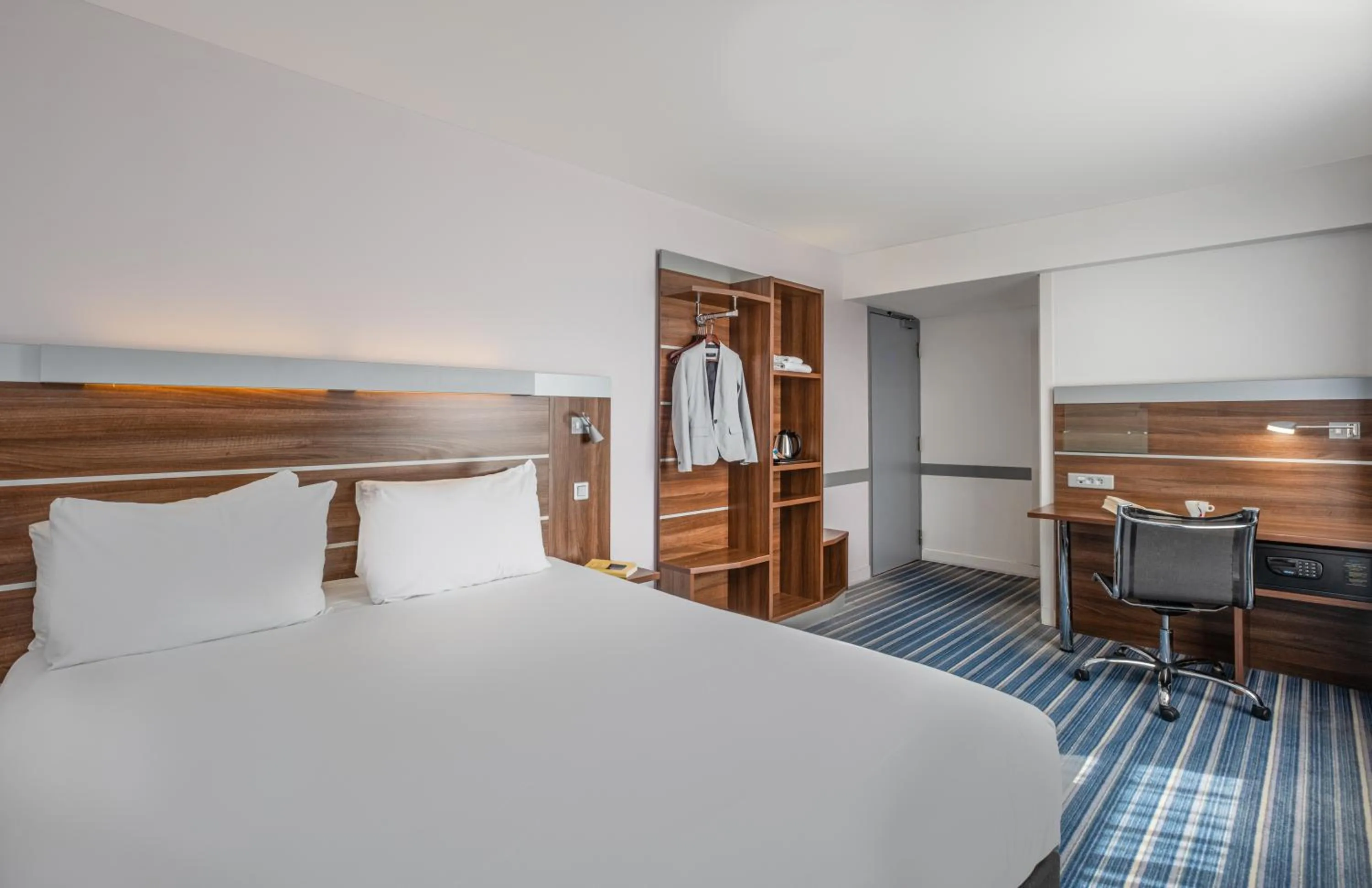 Property building, Bed in Hôtel Marseille Centre Gare Saint-Charles