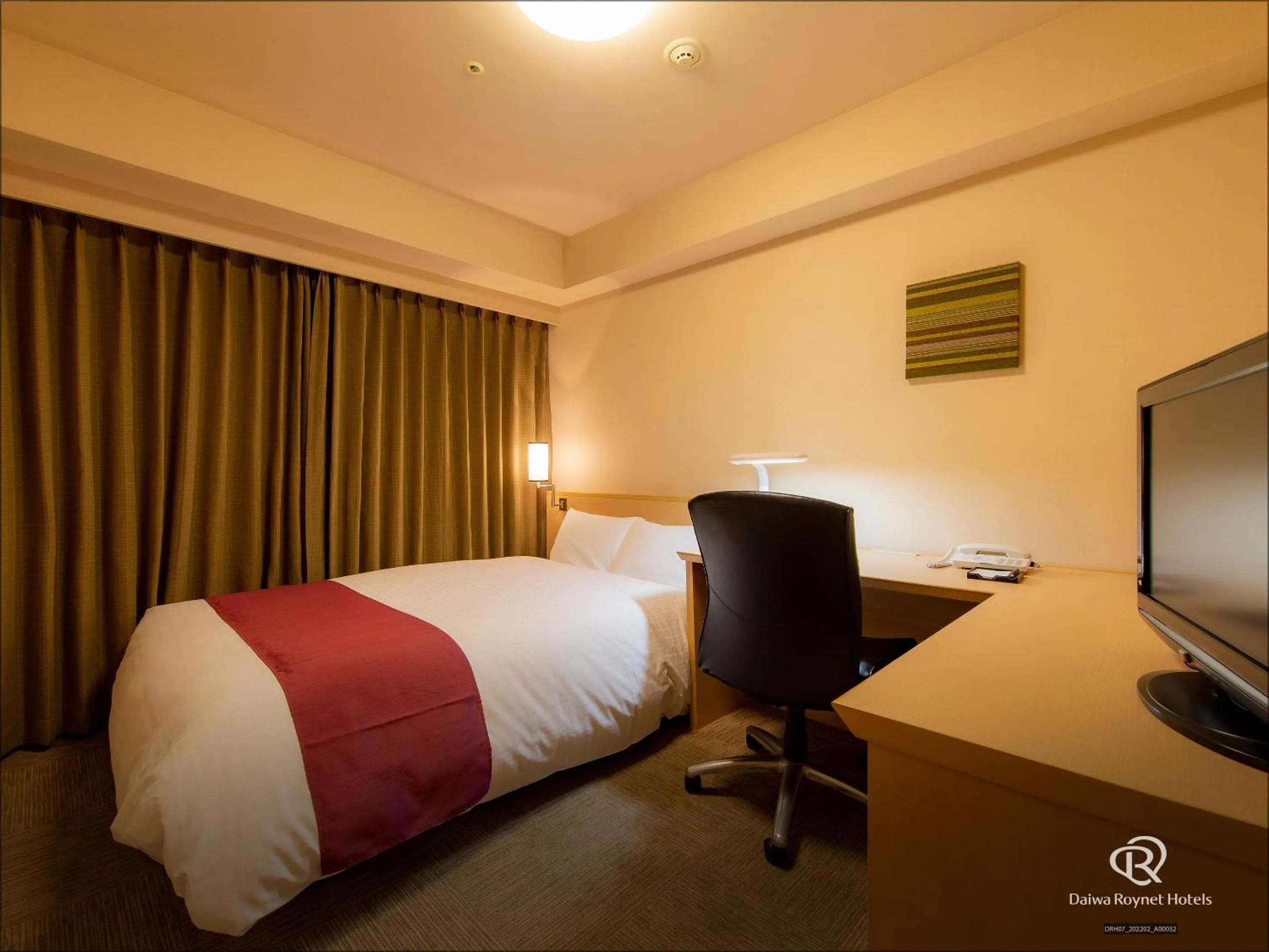 Bed in Daiwa Roynet Hotel Hakata-Gion