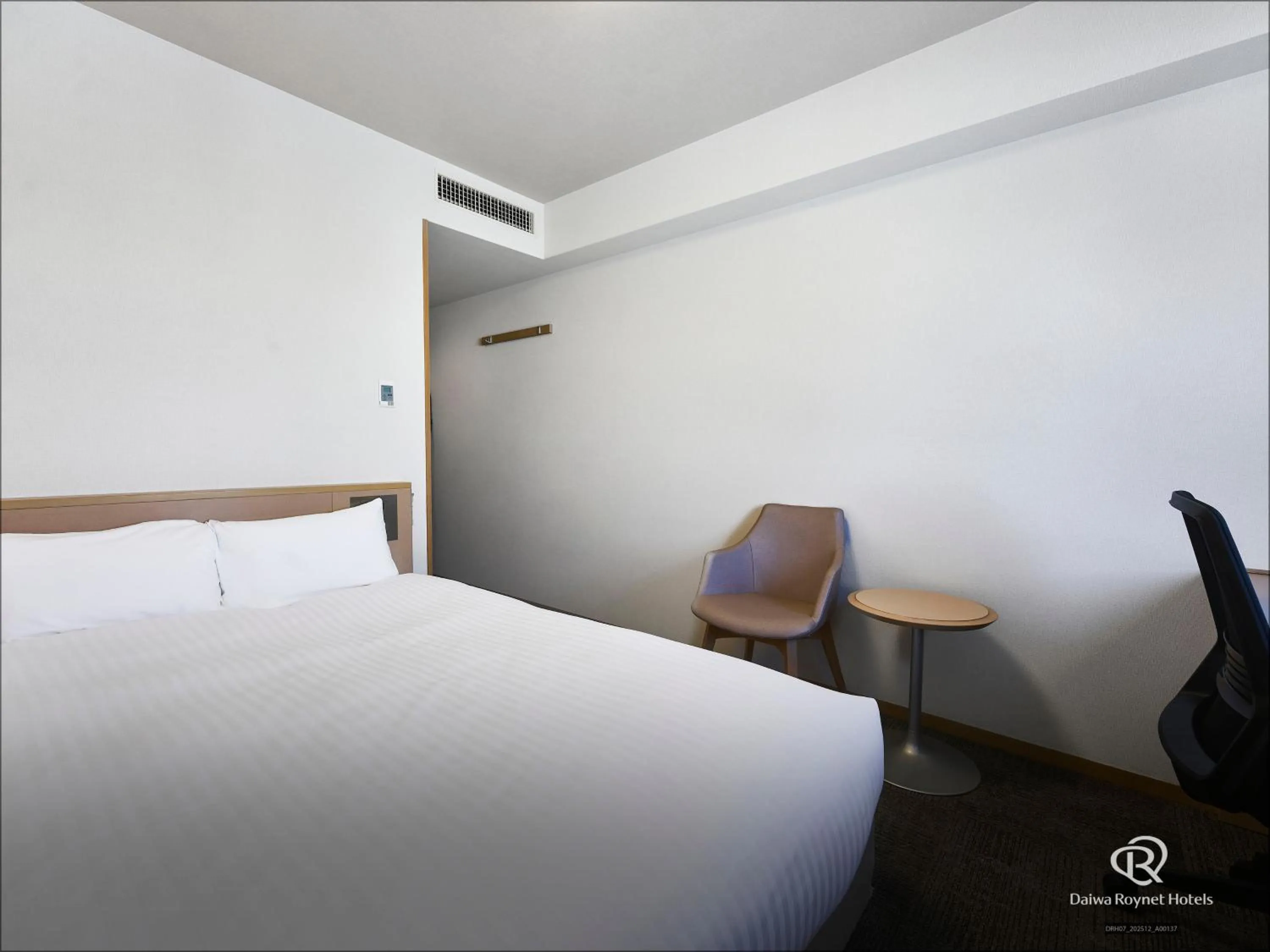 Photo of the whole room, Bed in Daiwa Roynet Hotel Hakata-Gion