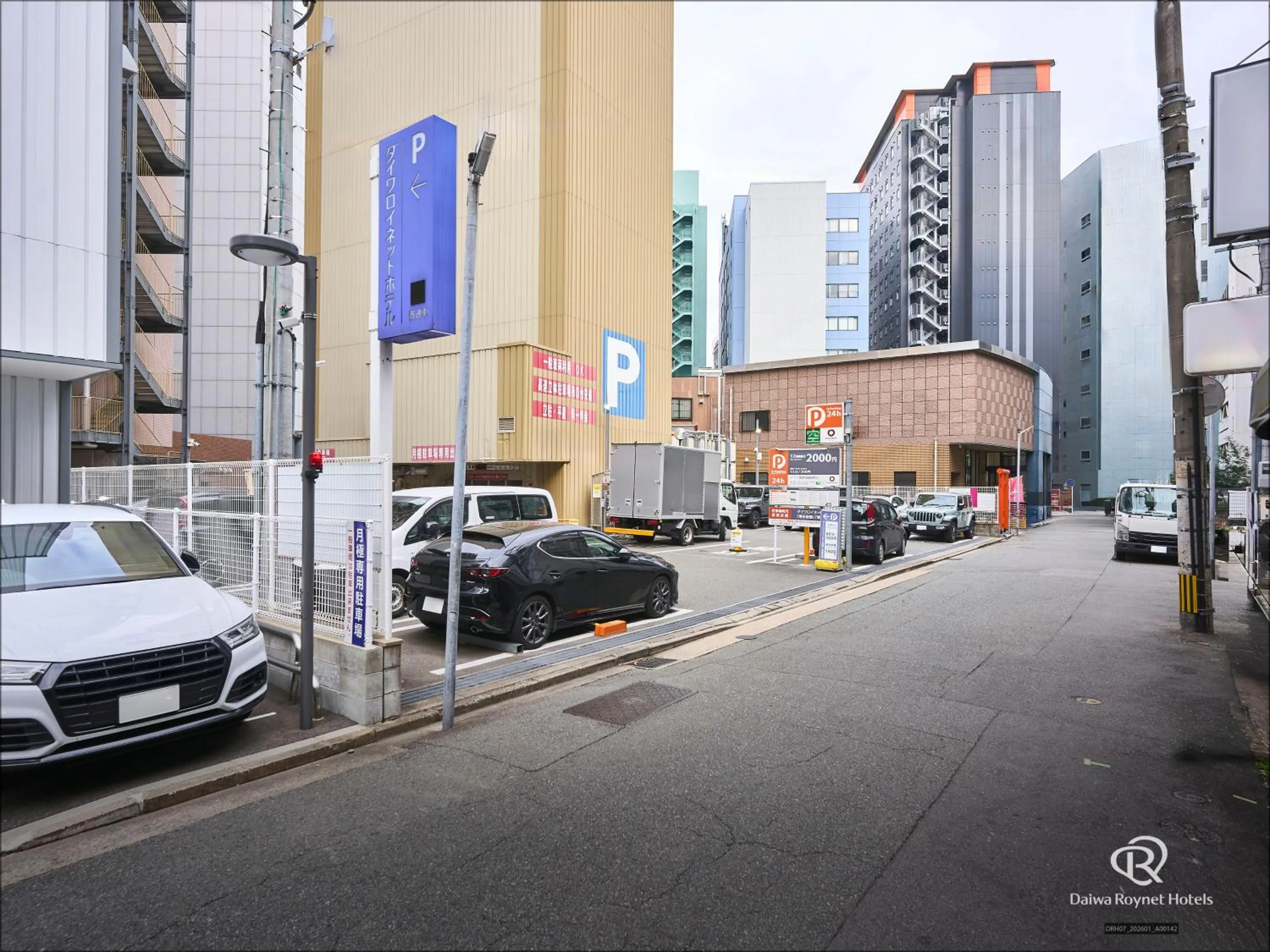 Parking in Daiwa Roynet Hotel Hakata-Gion