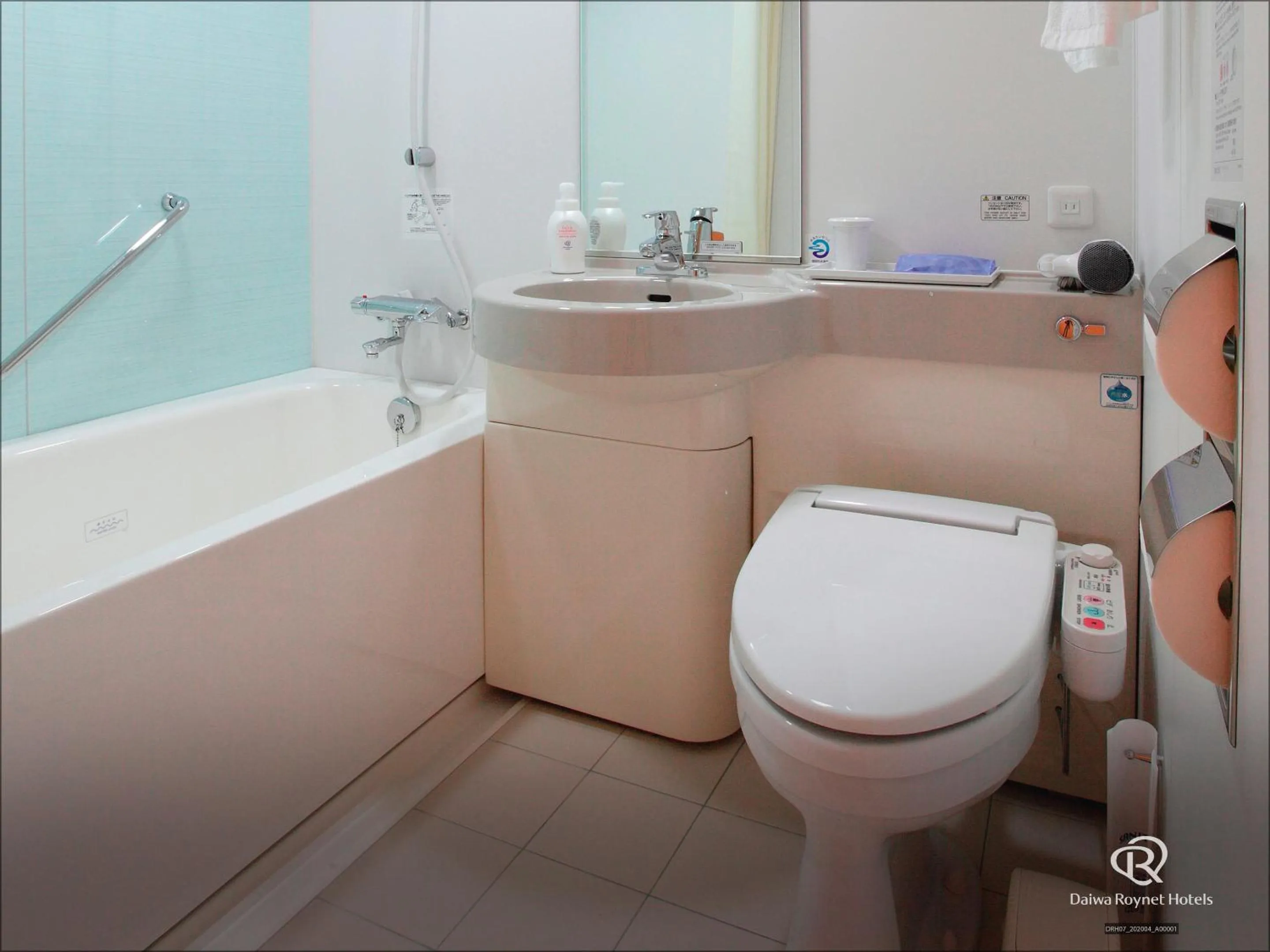 Shower in Daiwa Roynet Hotel Hakata-Gion