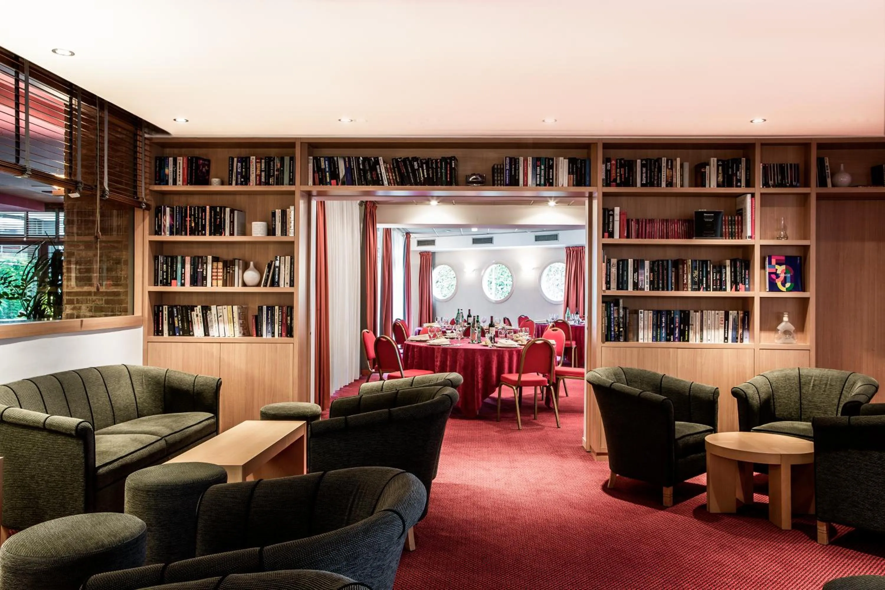 Property building in Hôtel Forest Hill Meudon Velizy