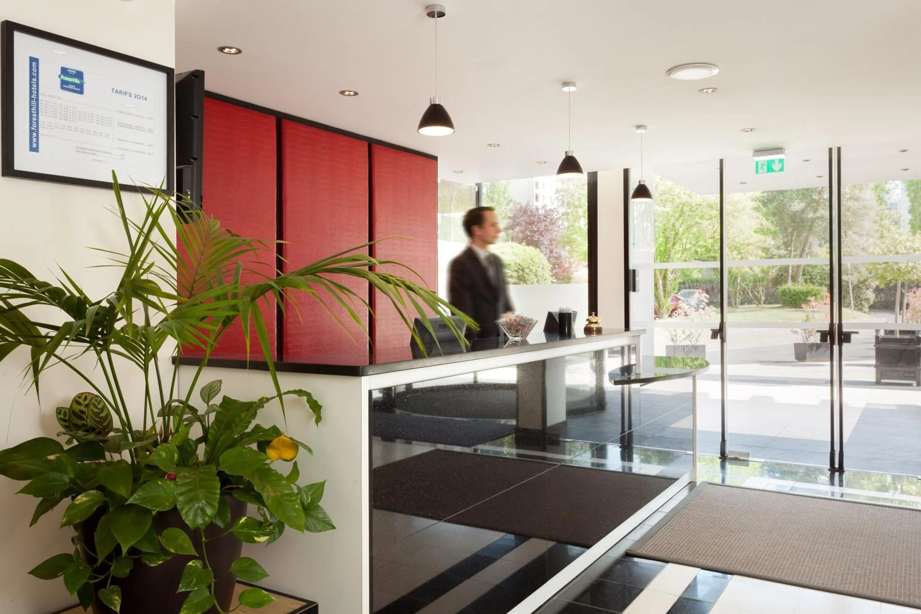 Lobby or reception in Hôtel Forest Hill Meudon Velizy