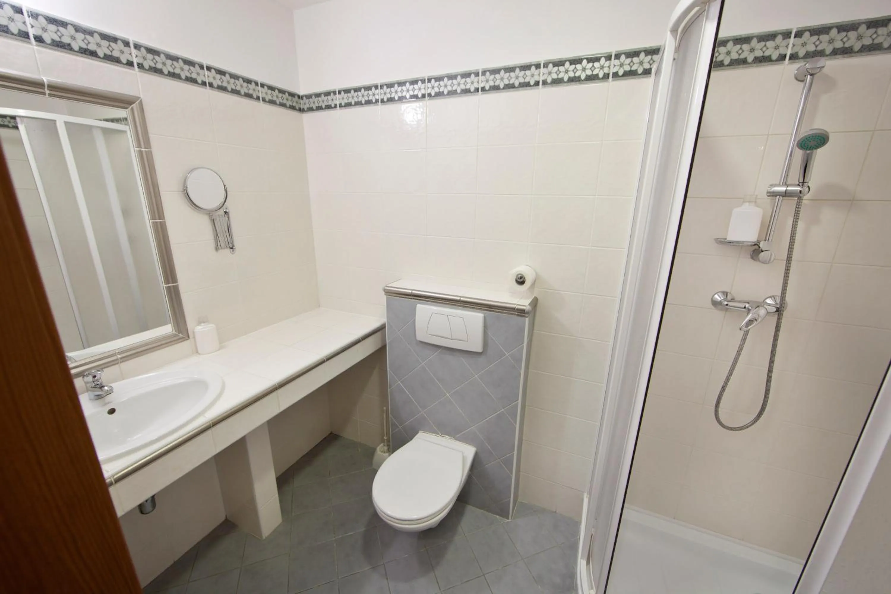 Shower in Rozmaryn Rooms & Apartments