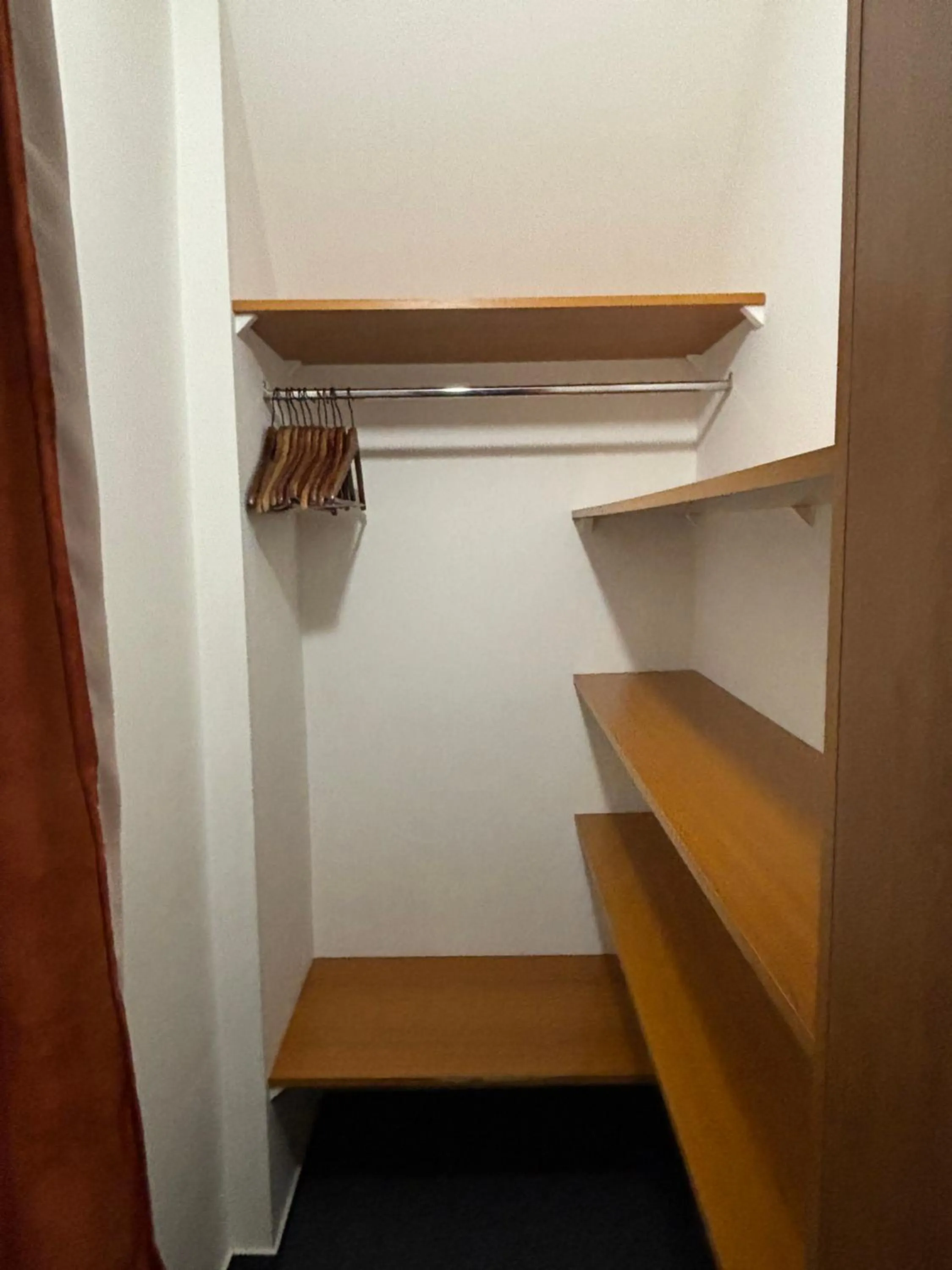 wardrobe in Rozmaryn Rooms & Apartments