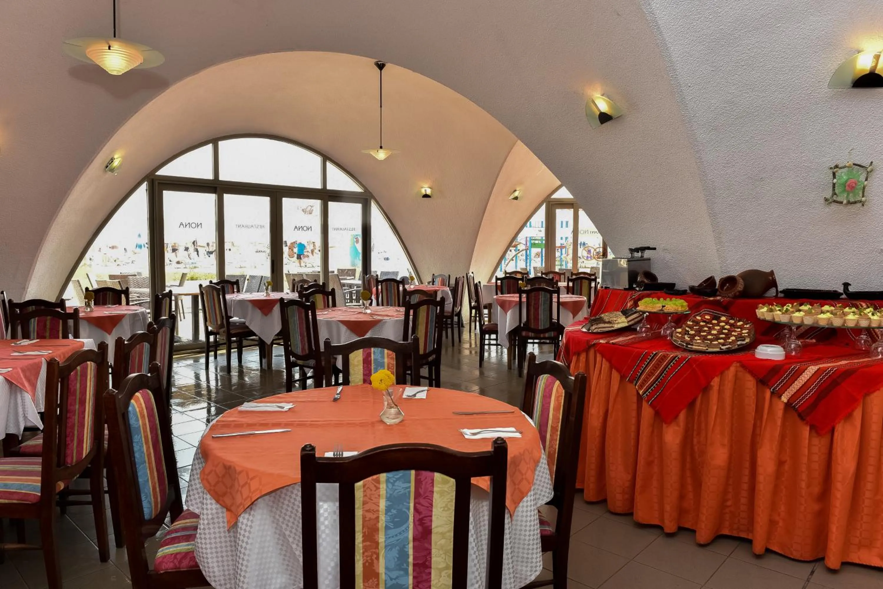 Restaurant/places to eat in Hotel Nona