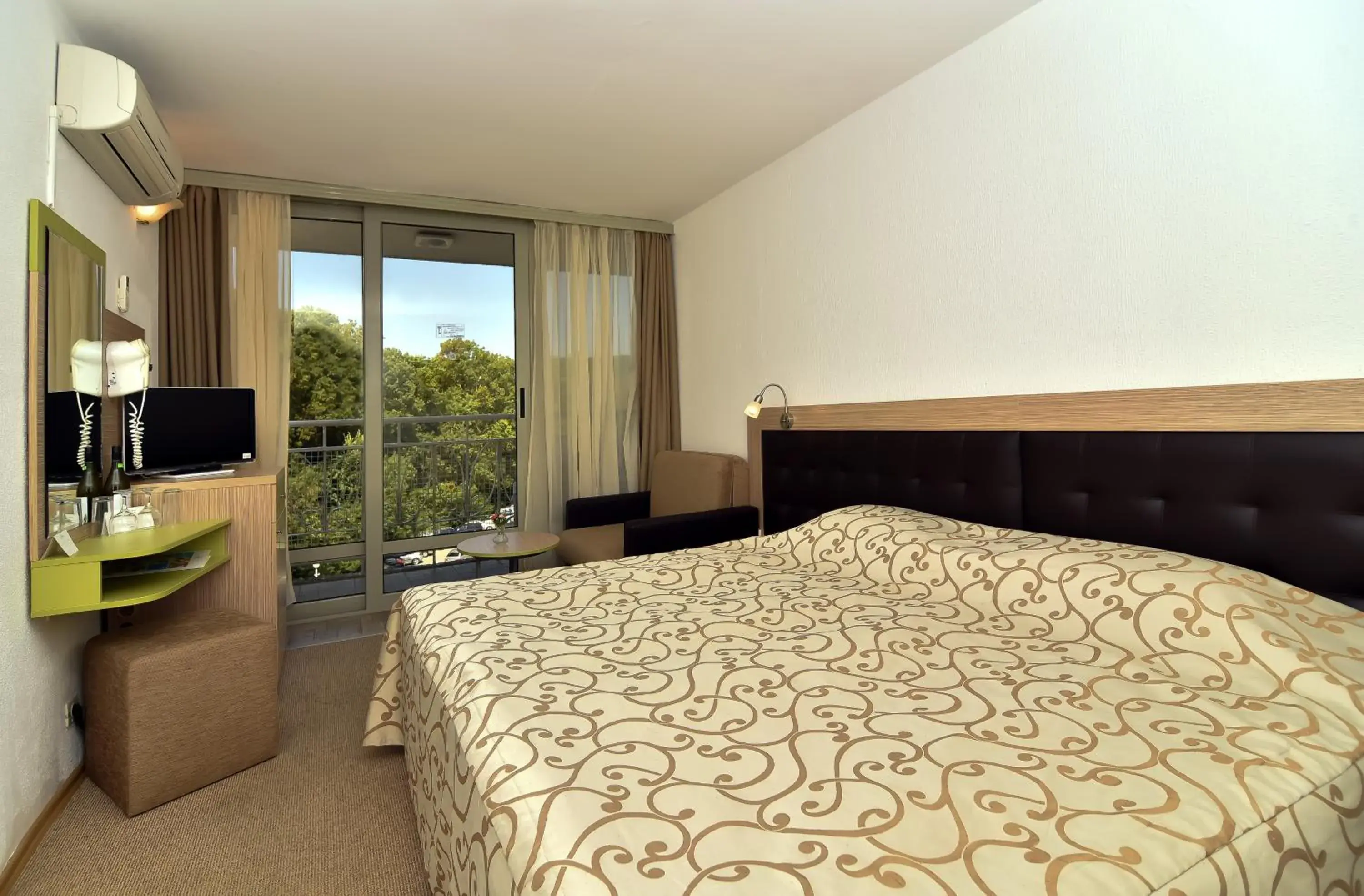 Twin Room with Park View in Hotel Nona Twin Room with Park View in Hotel Nona