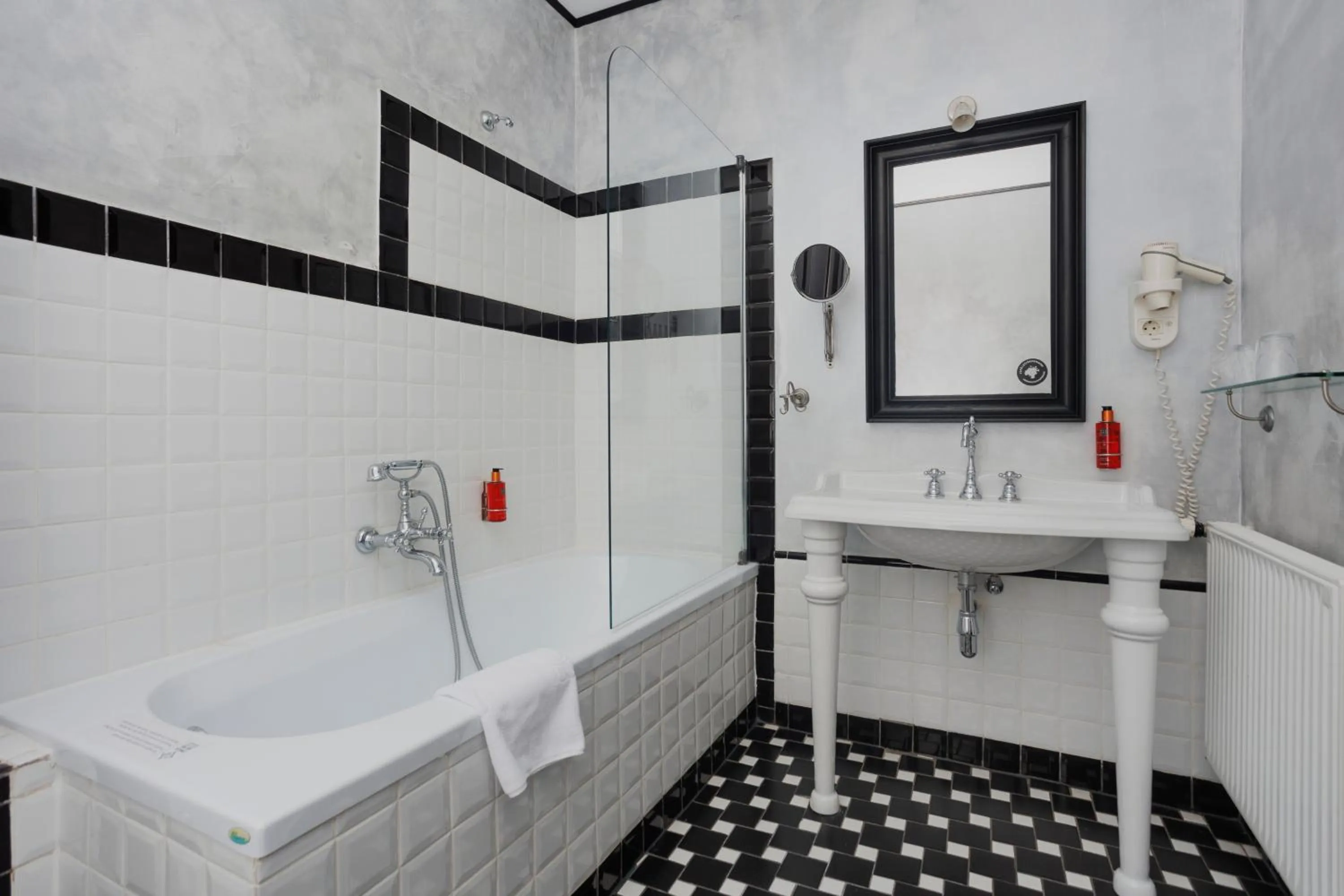 Bathroom in Conacul Archia