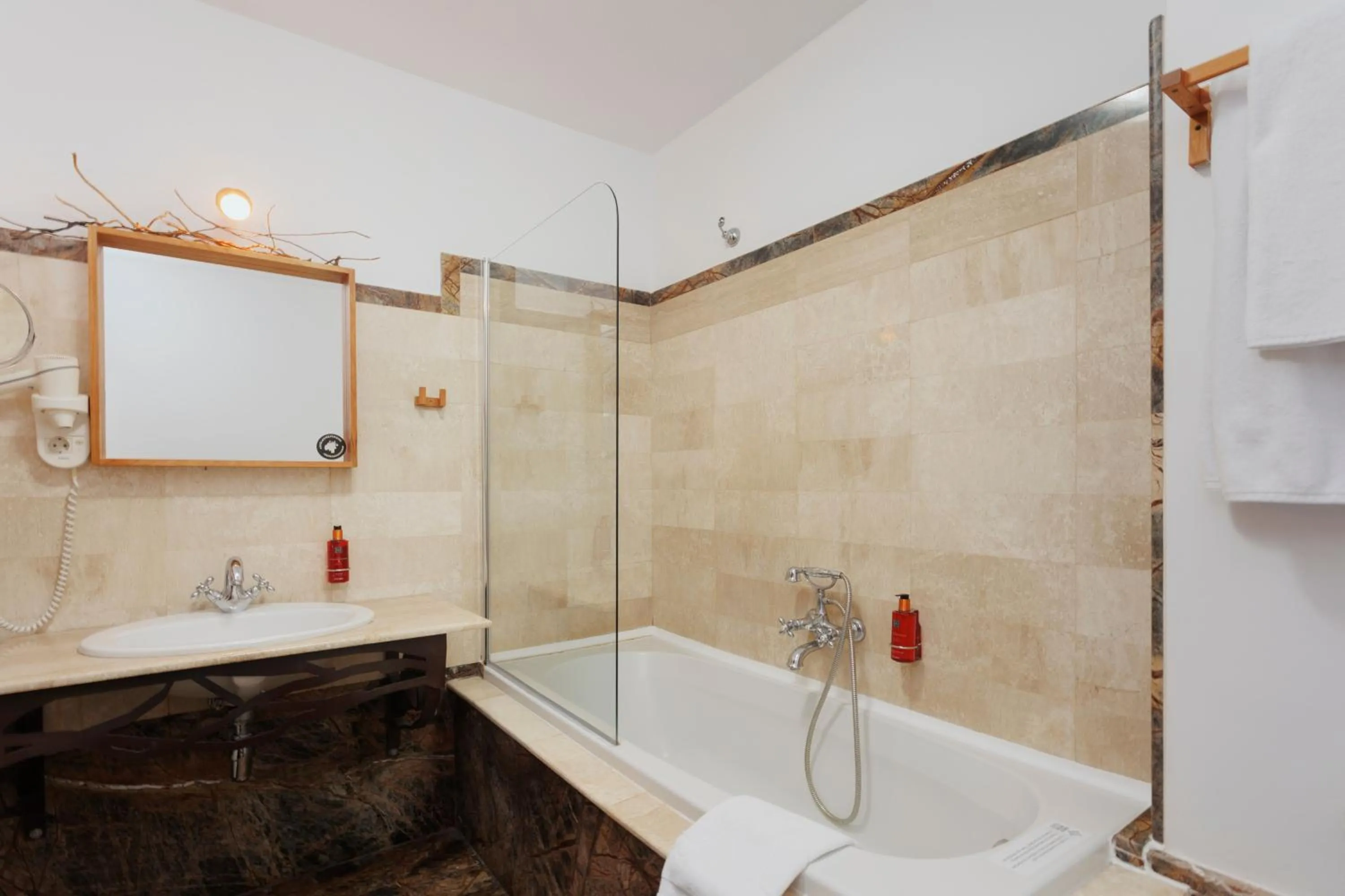 Bathroom in Conacul Archia