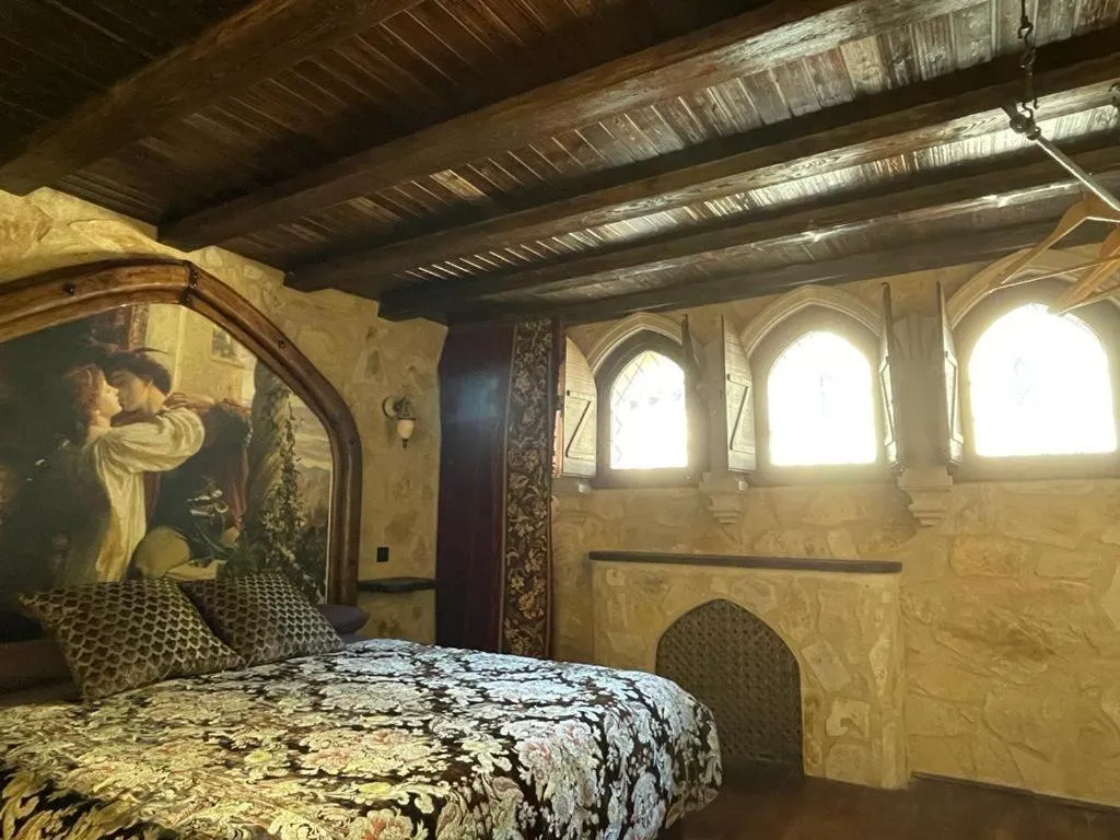 Bed in Auberge Toison d'Or