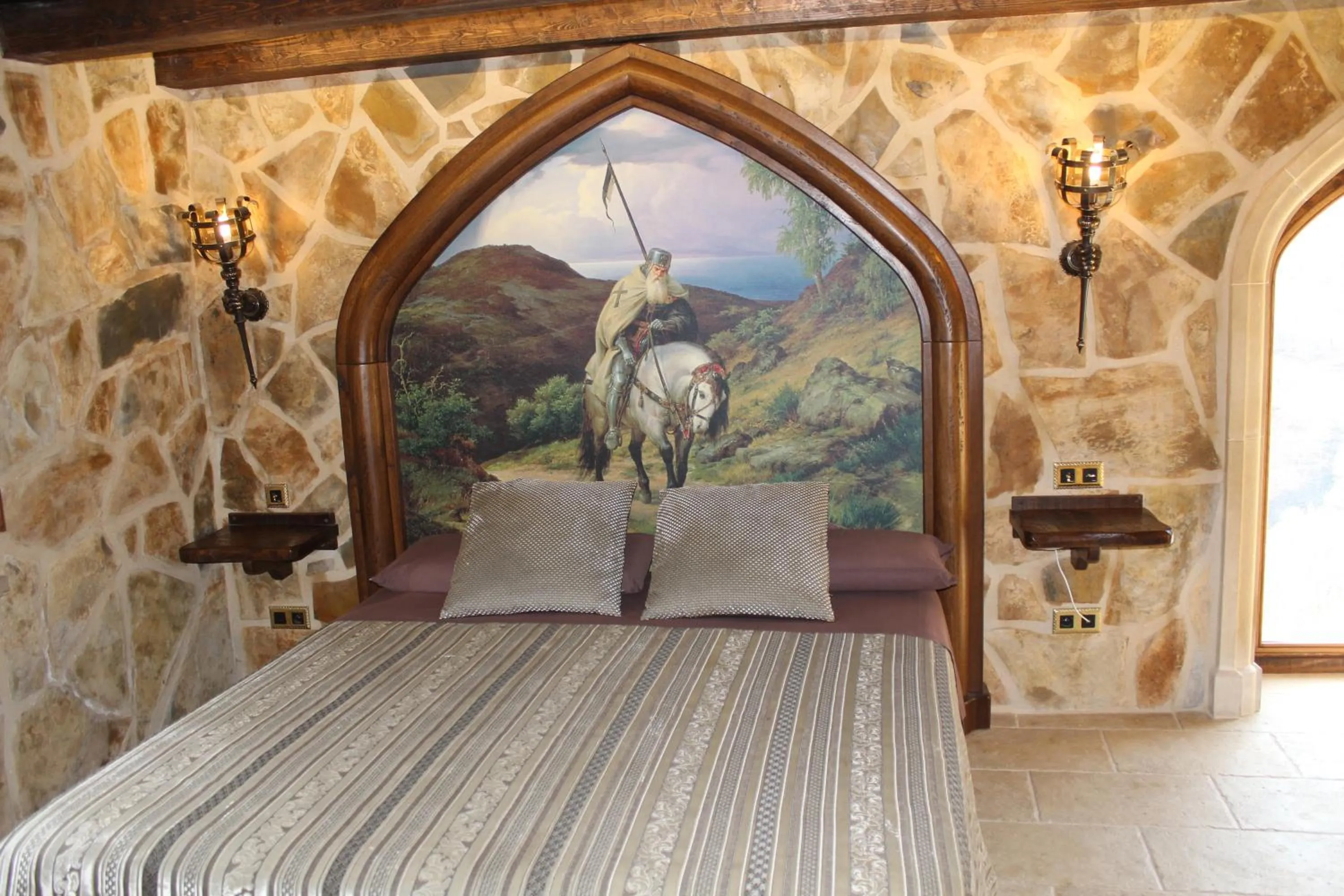 Photo of the whole room, Bed in Auberge Toison d'Or