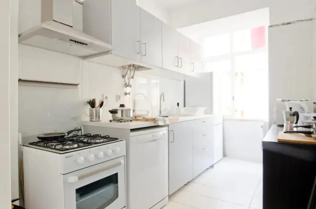 Single Room with Bathroom in Saldanha Avenida