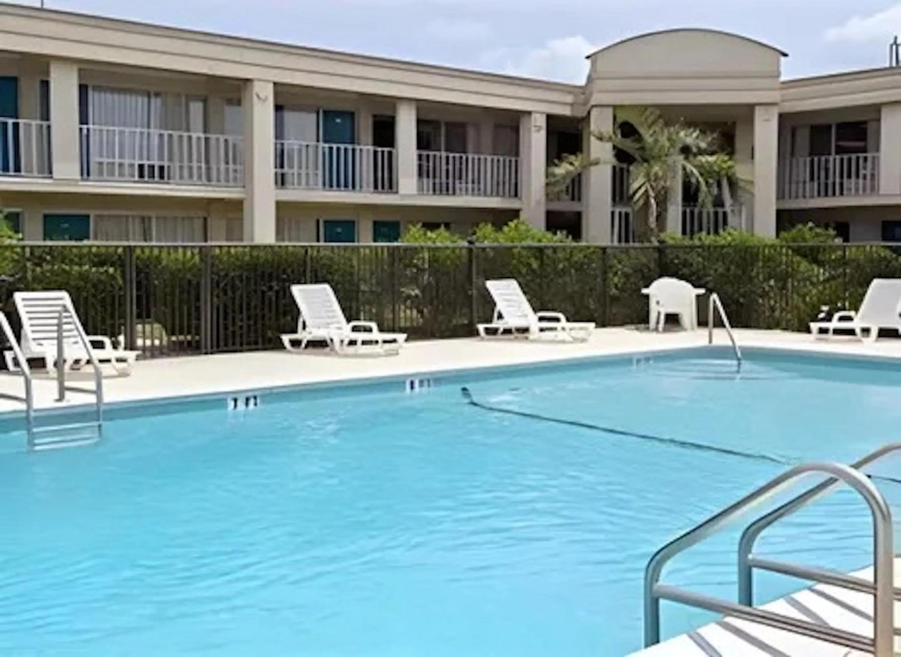 Swimming pool in Studio 6 Ocala, FL