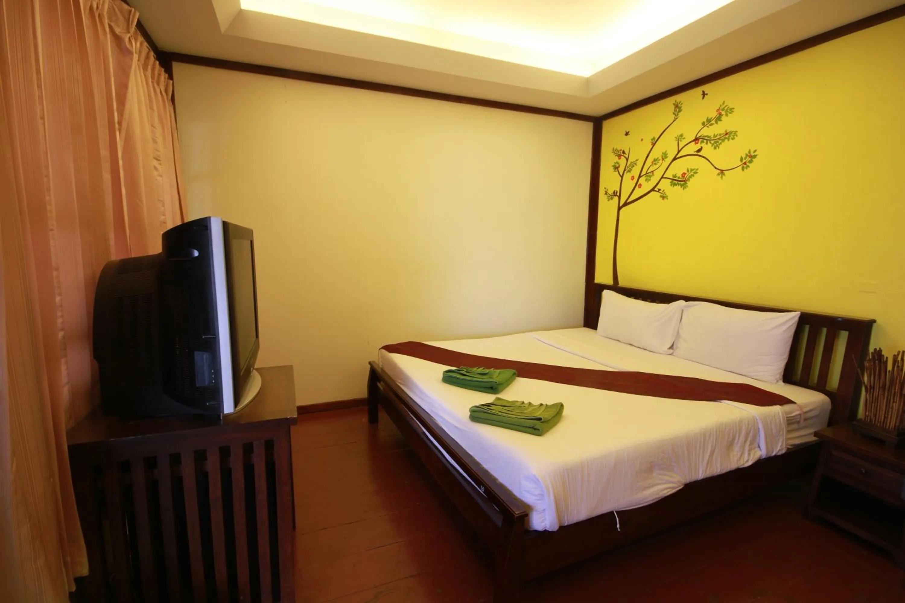 Bed in Tharathip Resort Koh Phangan - SHA Plus