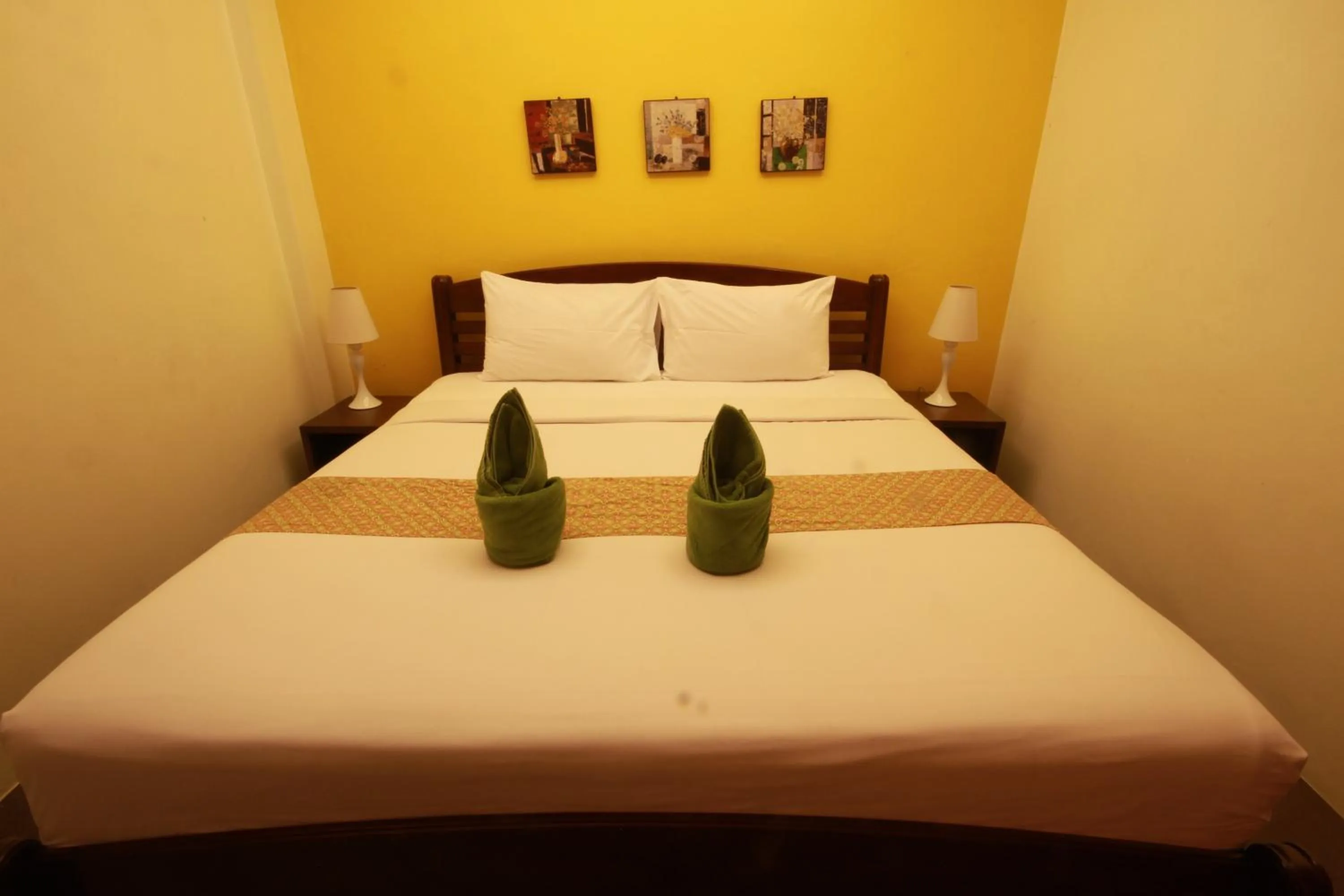 Bed in Tharathip Resort Koh Phangan - SHA Plus